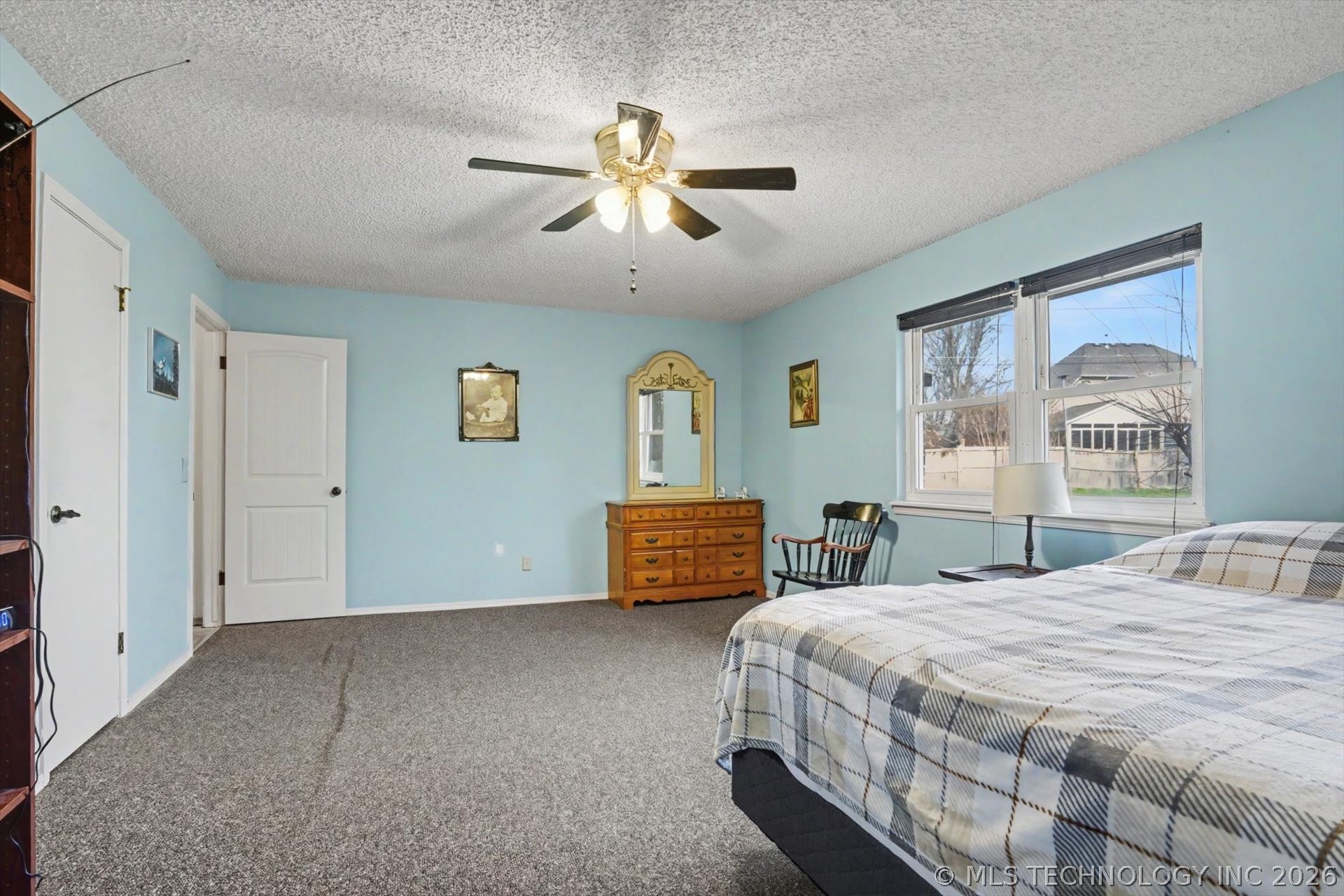 868 W Commercial Street