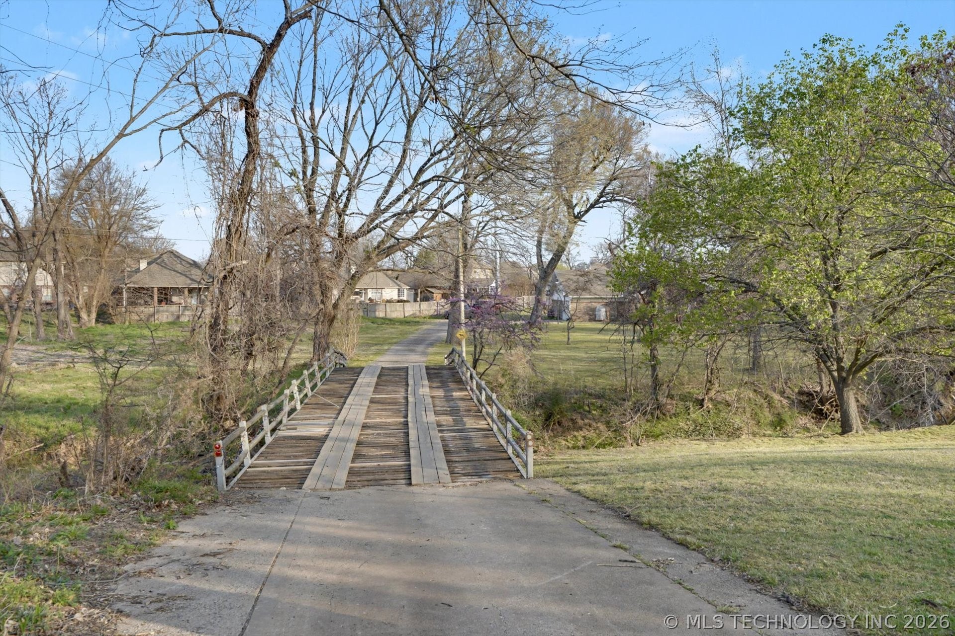 868 W Commercial Street