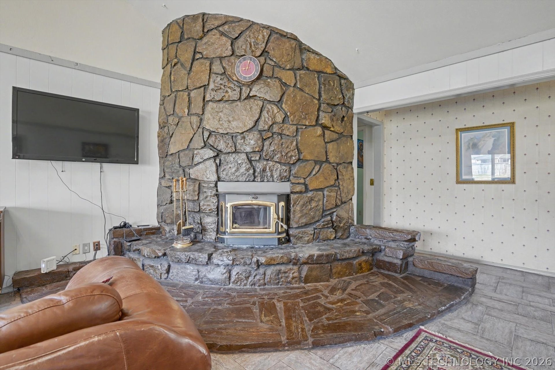 868 W Commercial Street