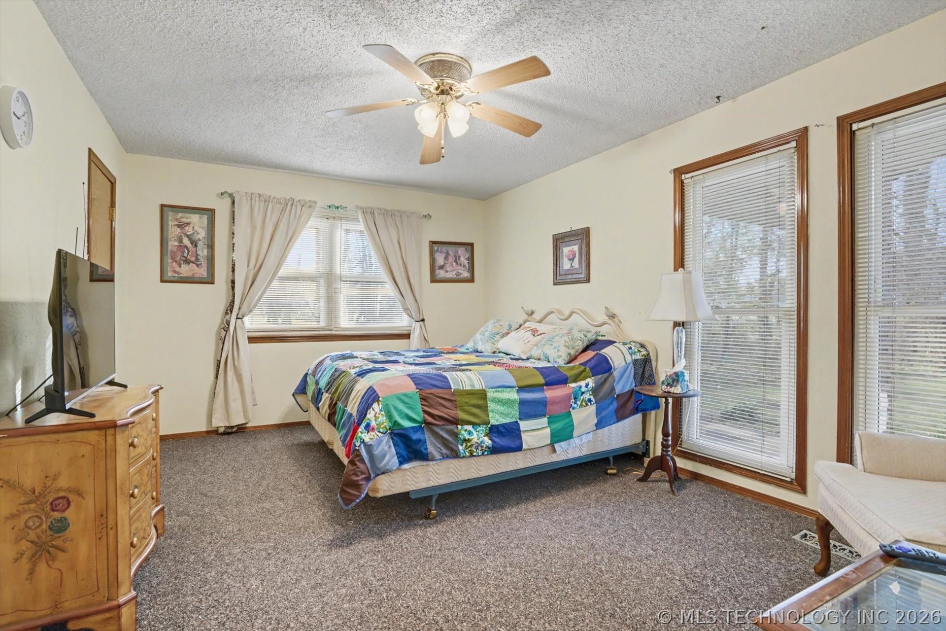 868 W Commercial Street