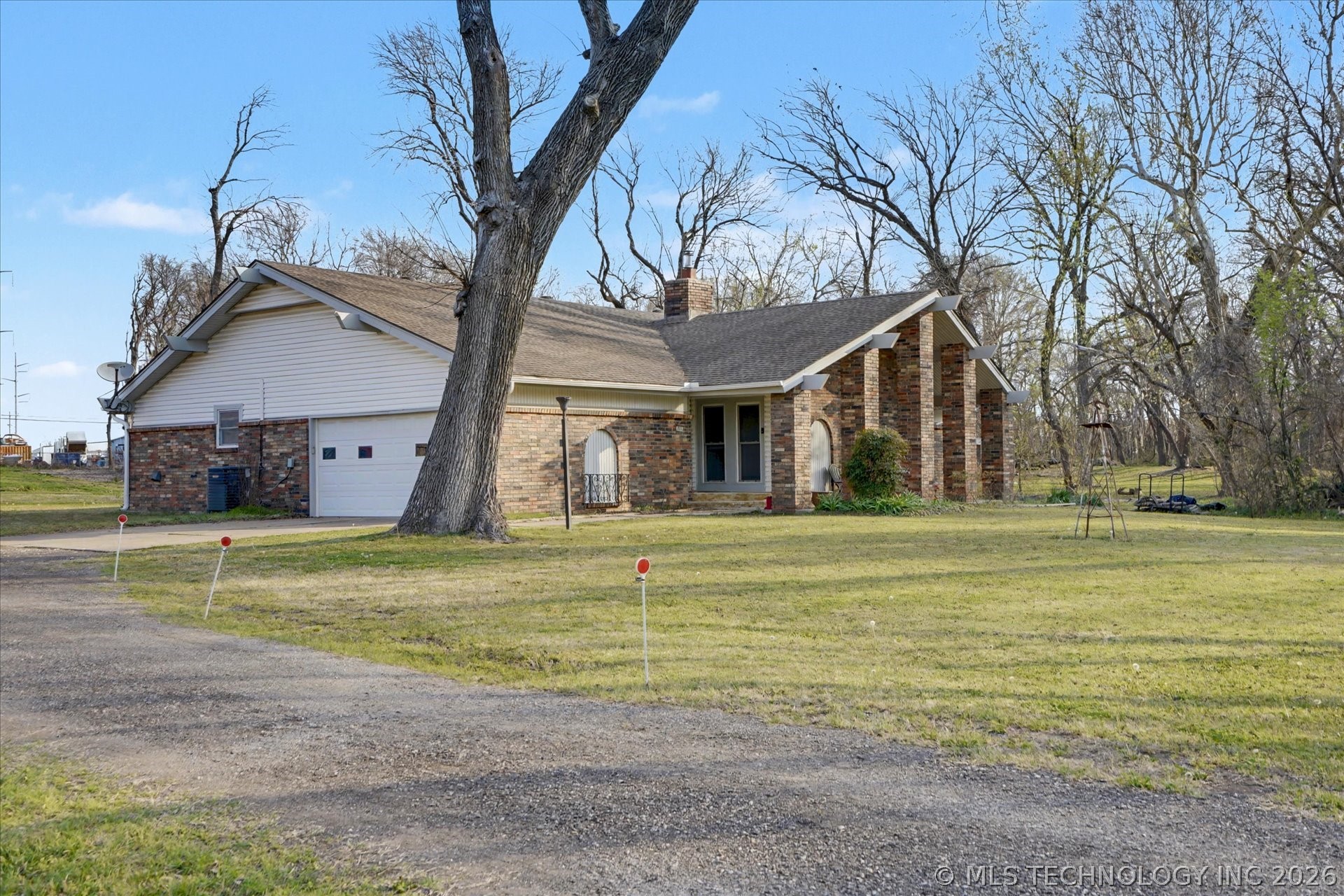 868 W Commercial Street