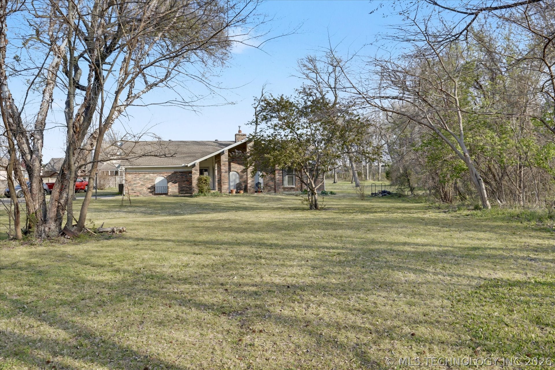 868 W Commercial Street