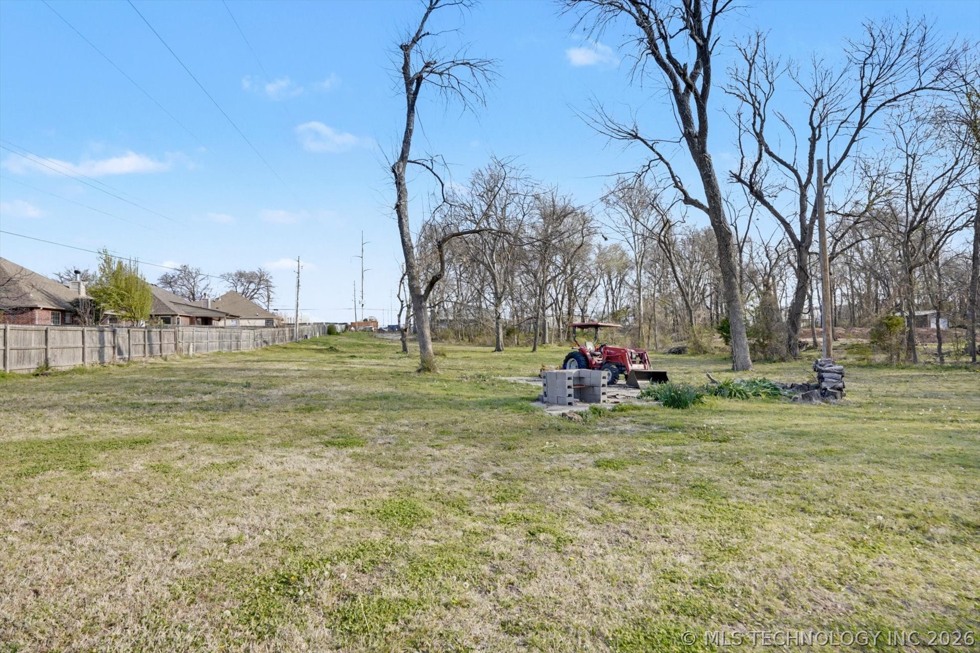 868 W Commercial Street