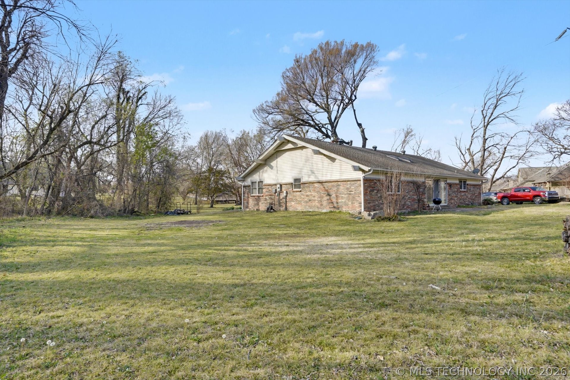 868 W Commercial Street