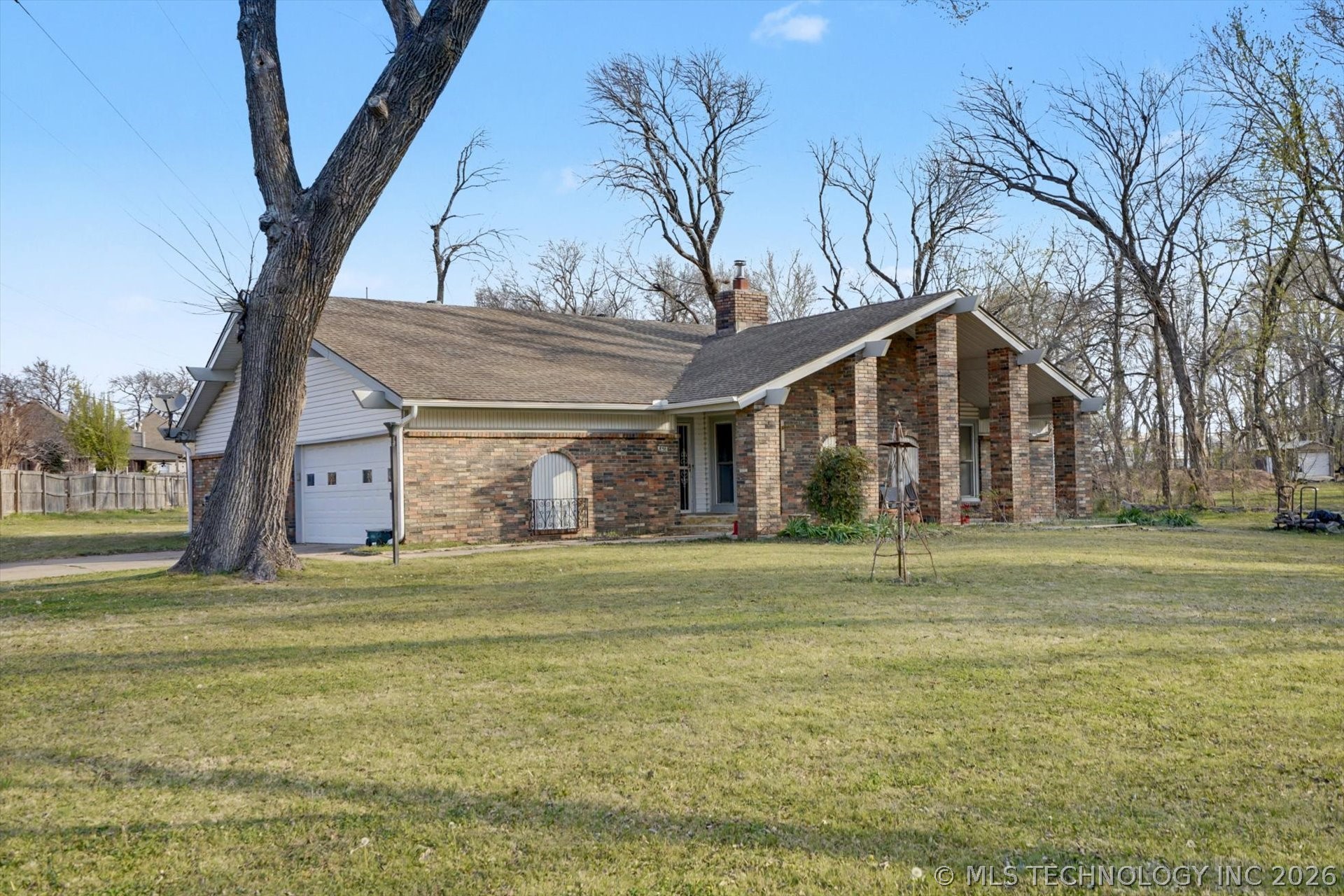 868 W Commercial Street