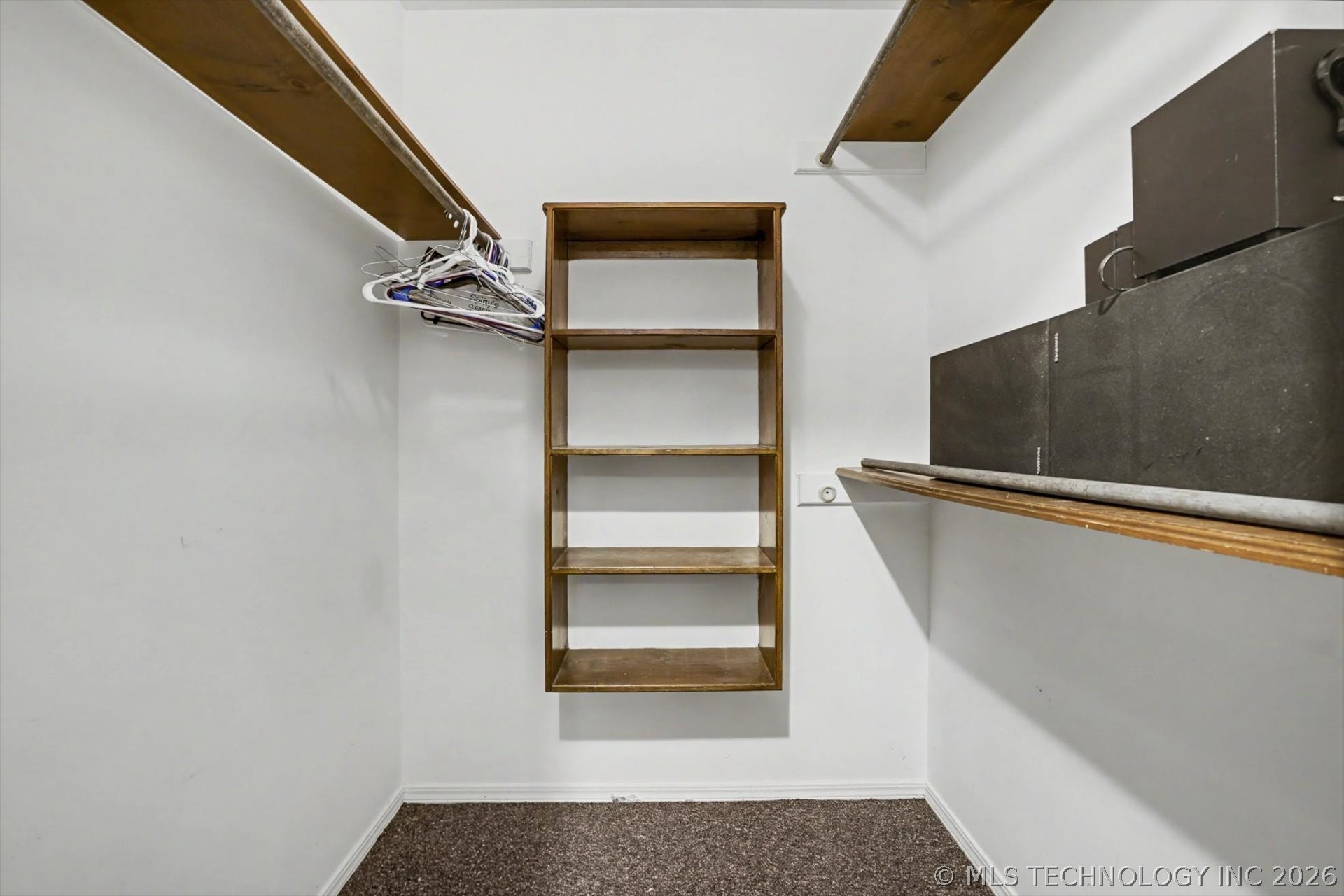 868 W Commercial Street