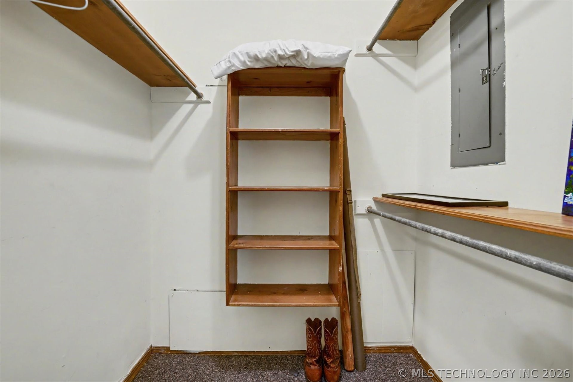 868 W Commercial Street