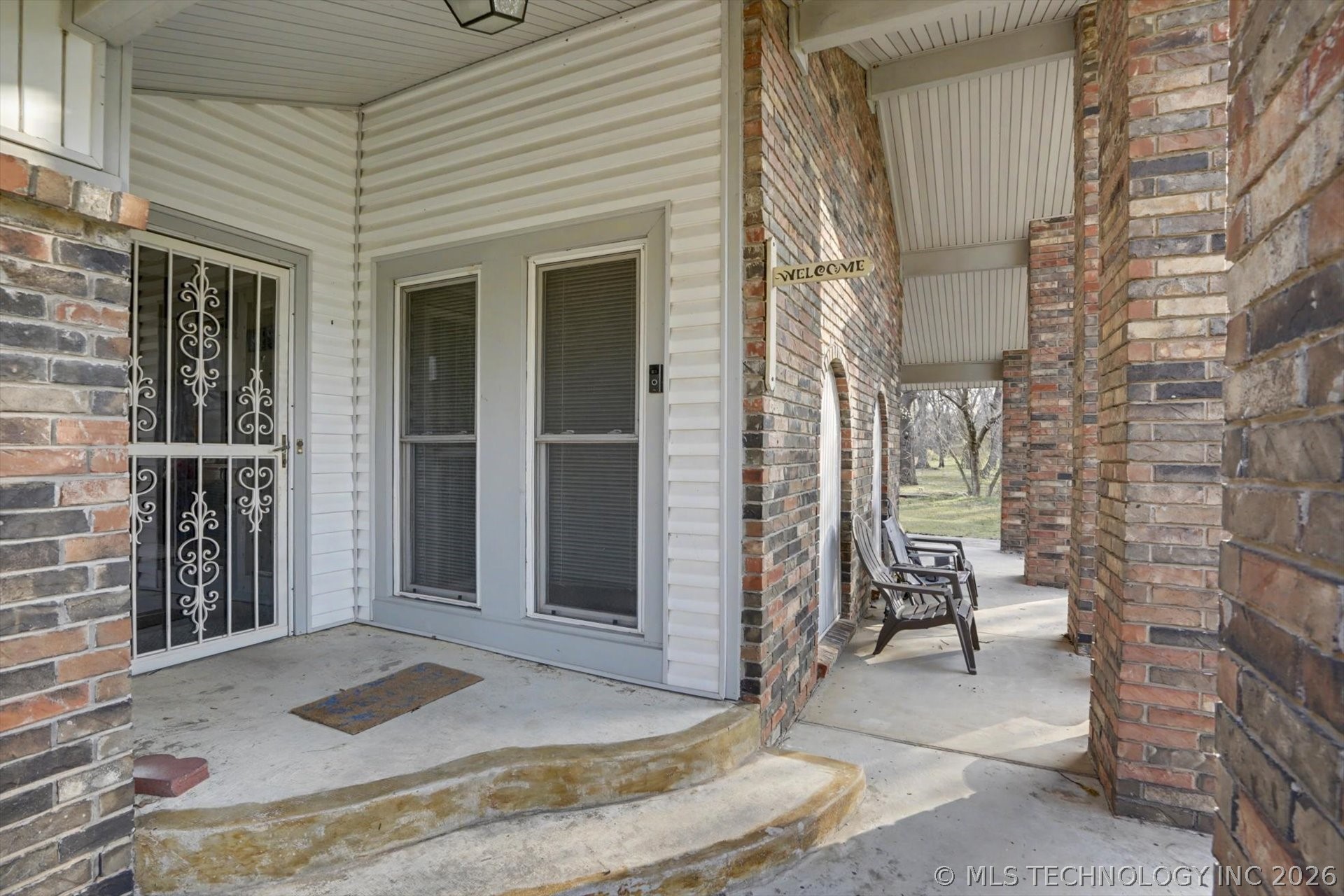 868 W Commercial Street