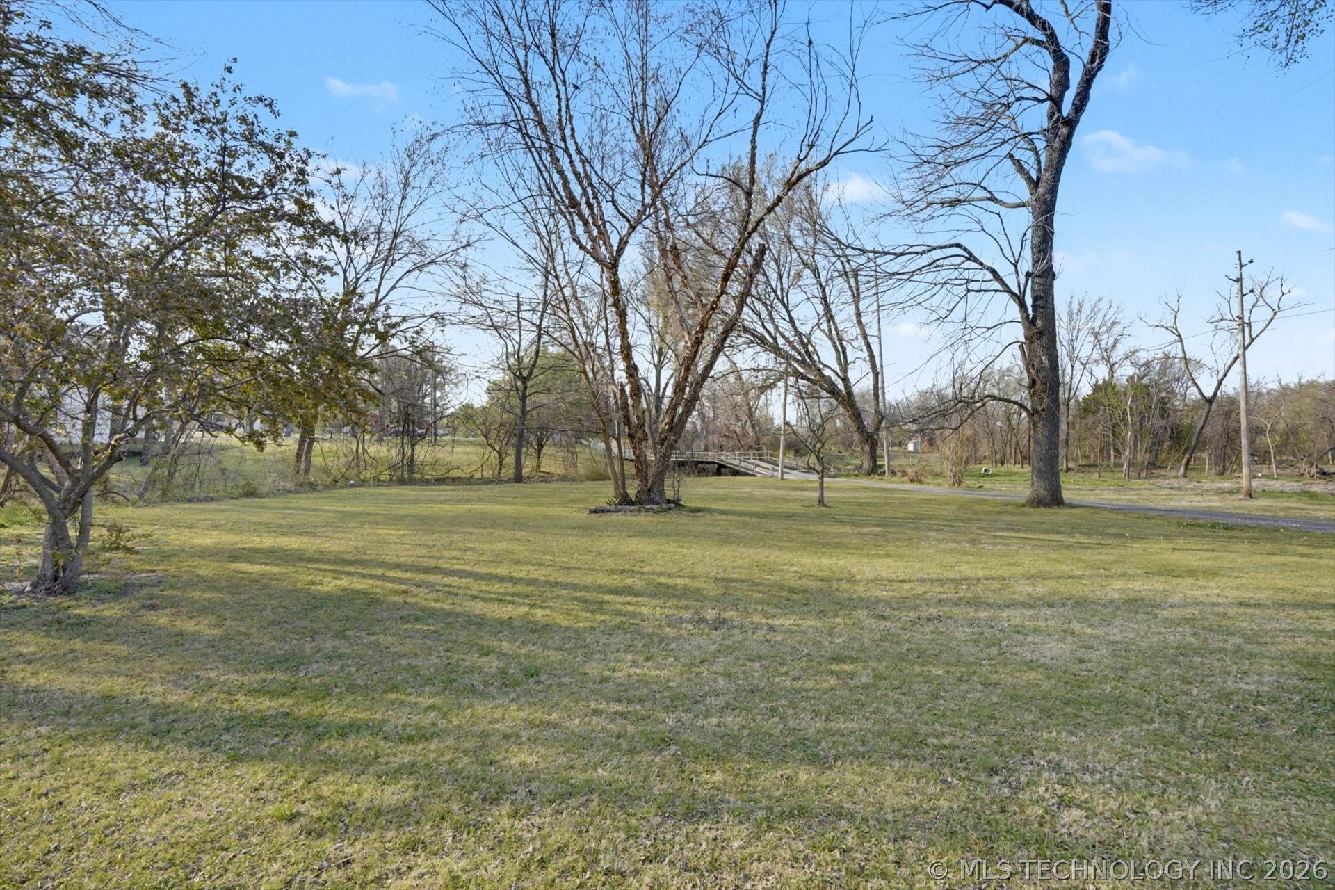 868 W Commercial Street