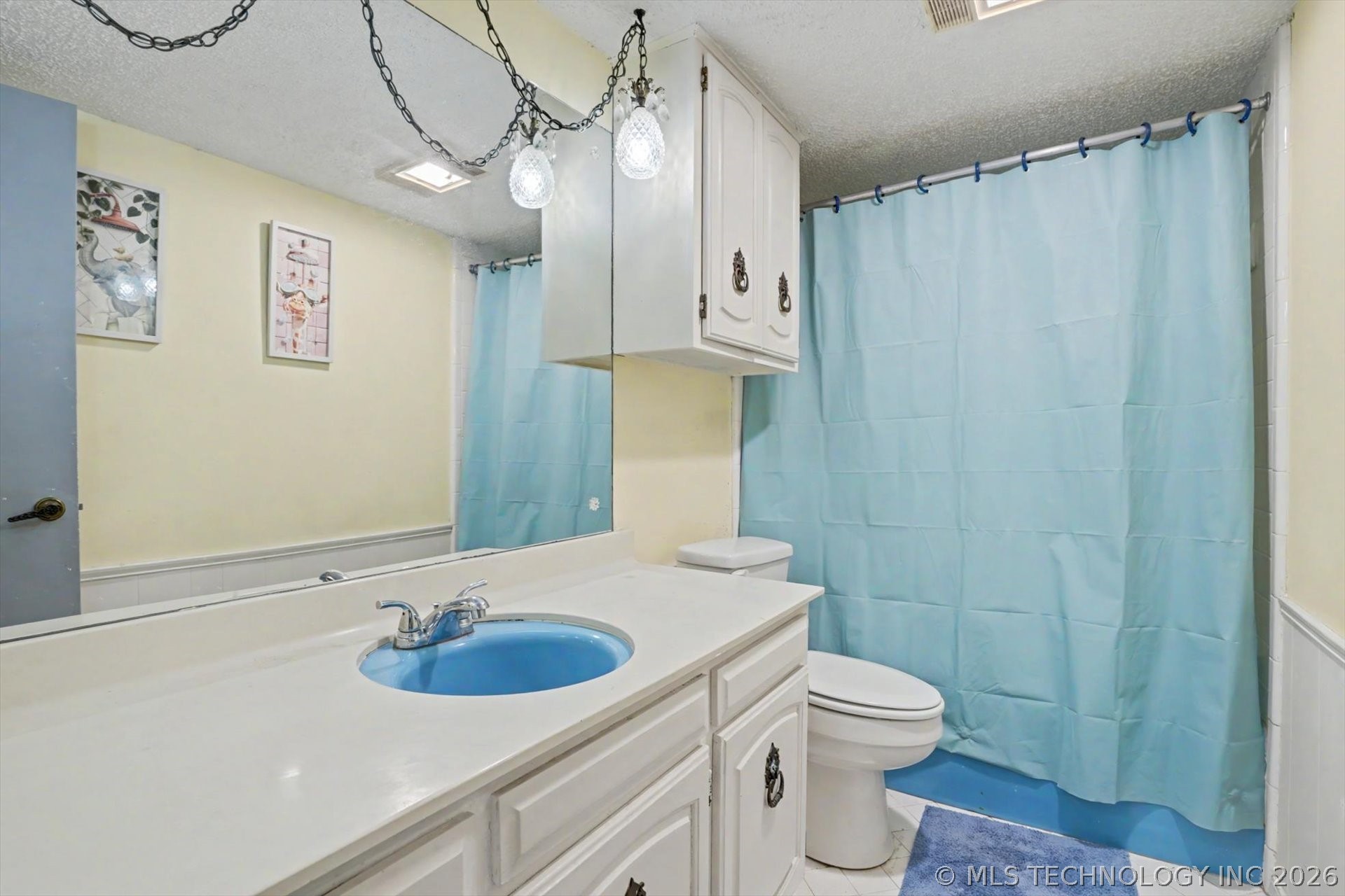 868 W Commercial Street