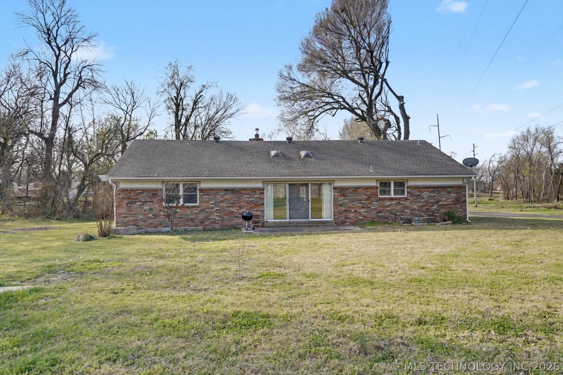 868 W Commercial Street