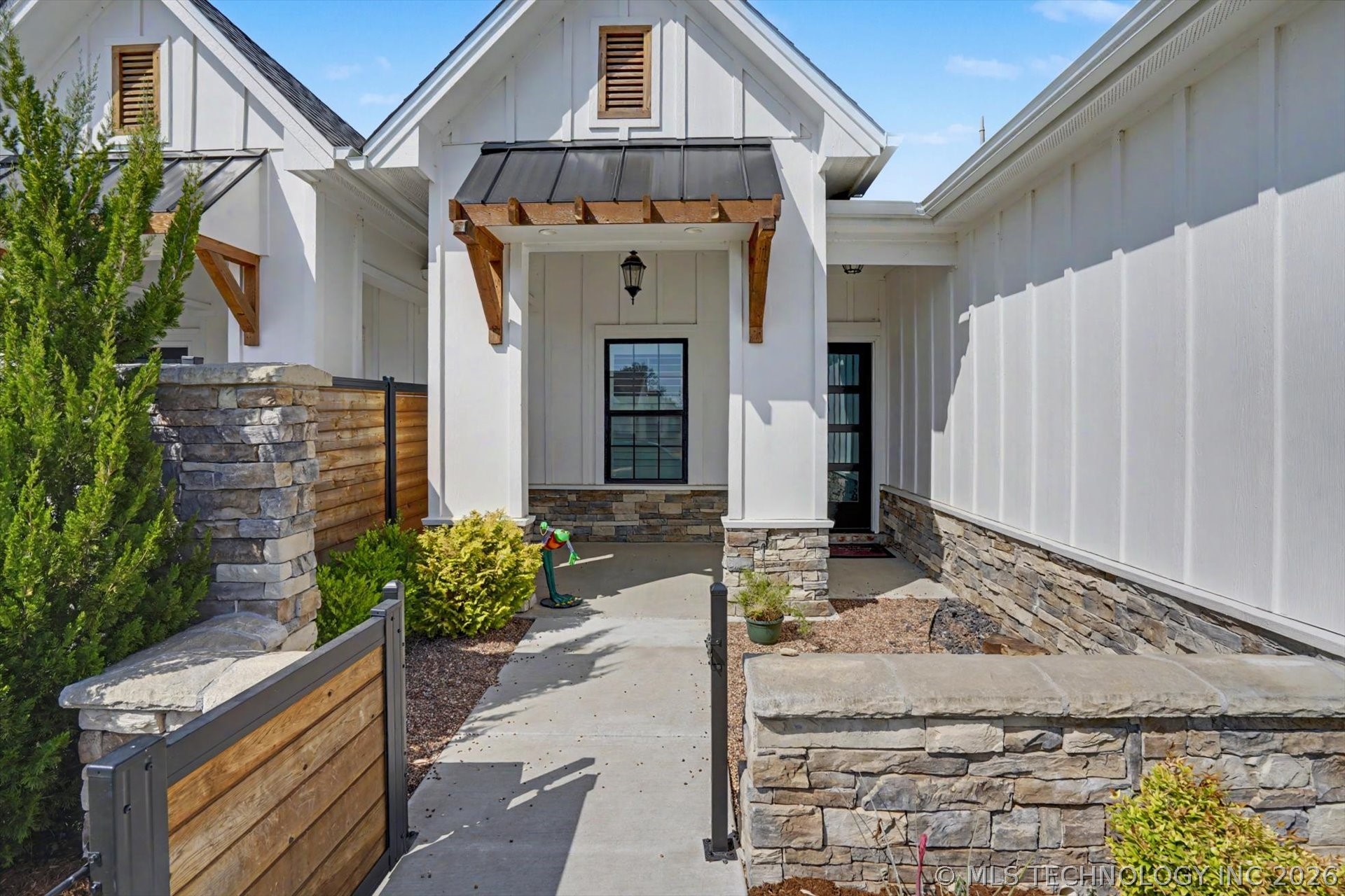 1926 W Imperial Street