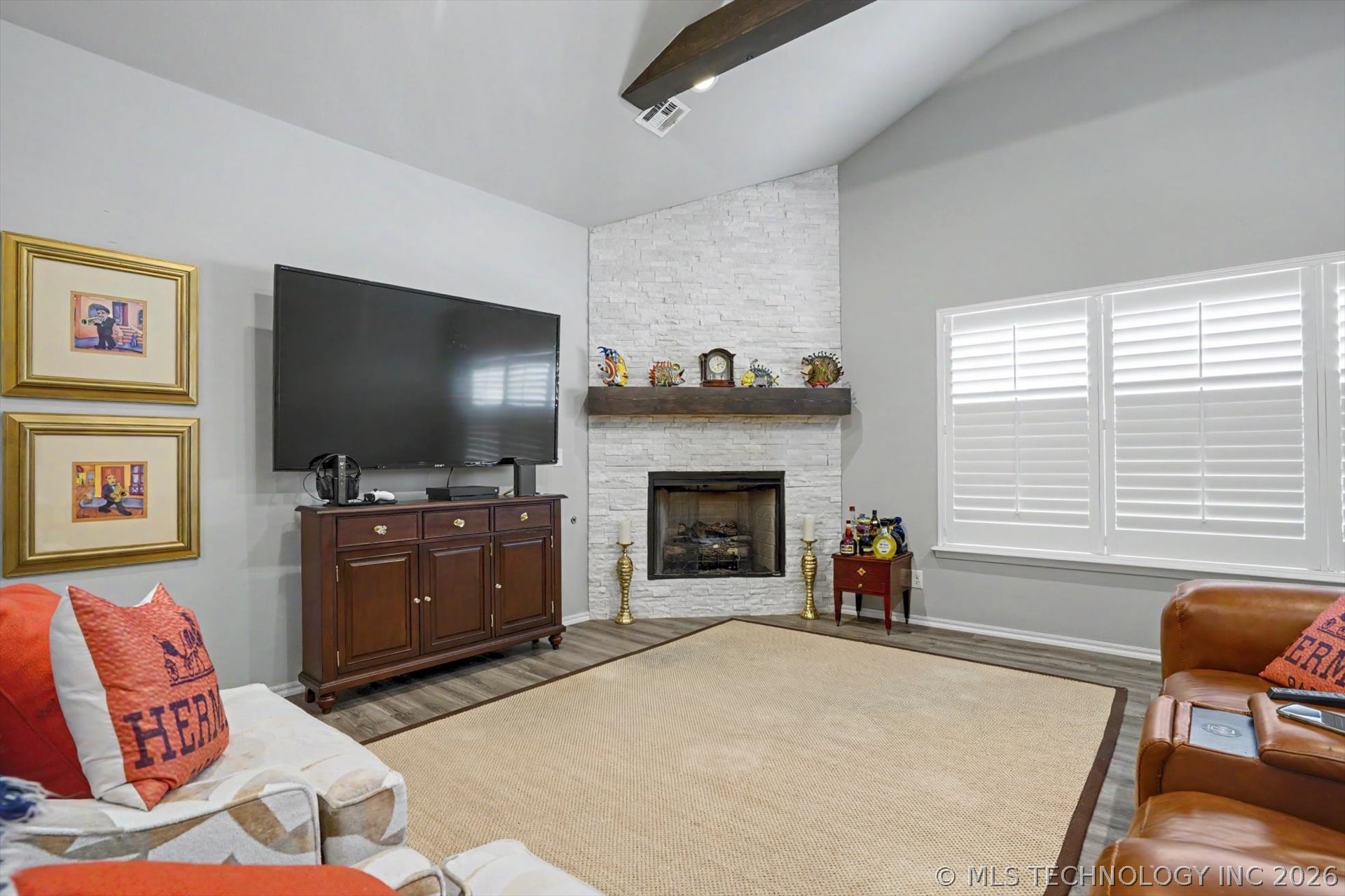 1926 W Imperial Street