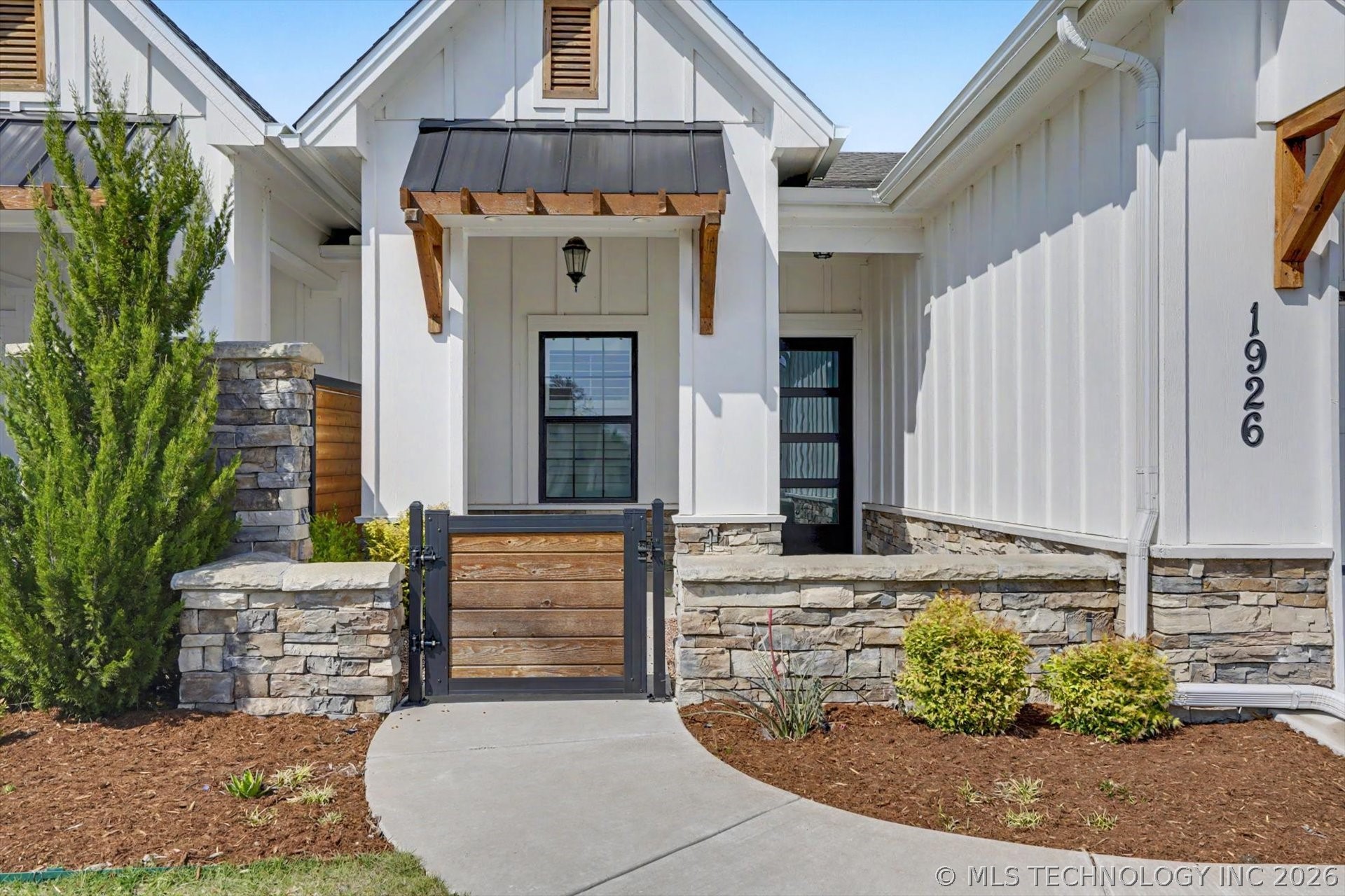 1926 W Imperial Street