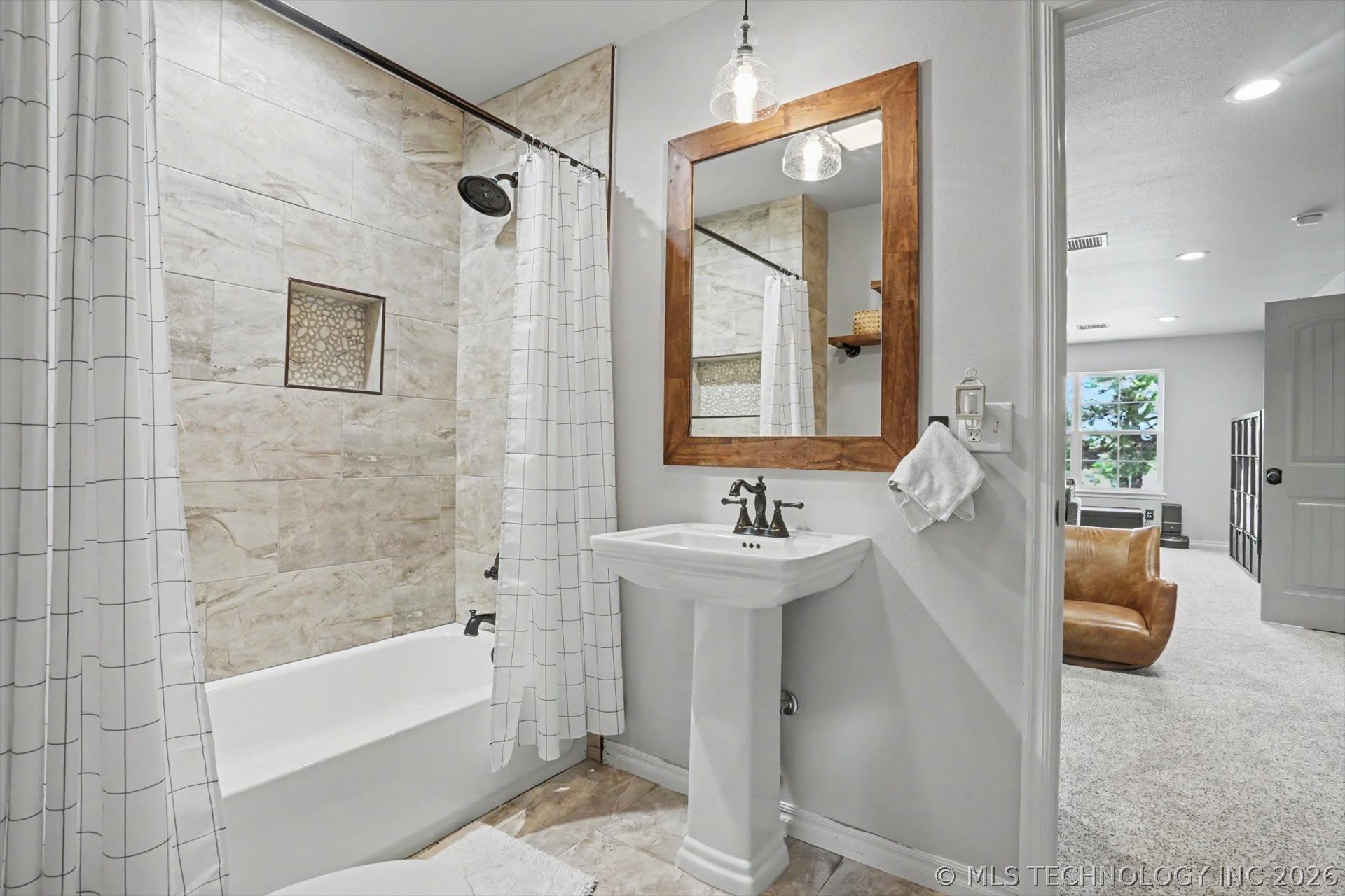 2135 S 280th East Avenue