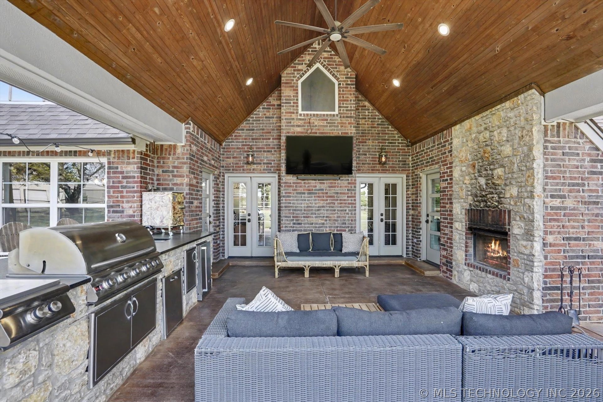 2135 S 280th East Avenue