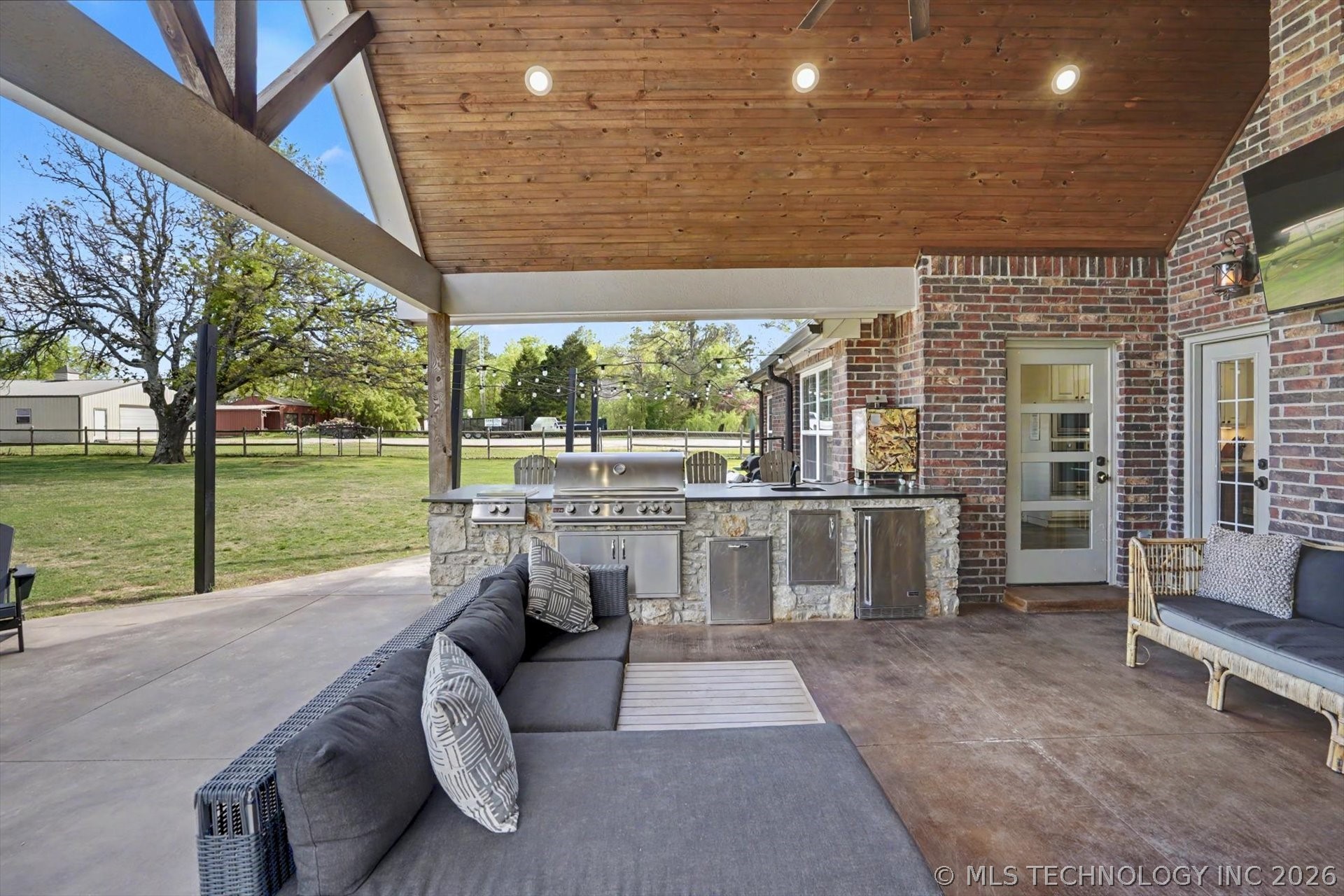 2135 S 280th East Avenue