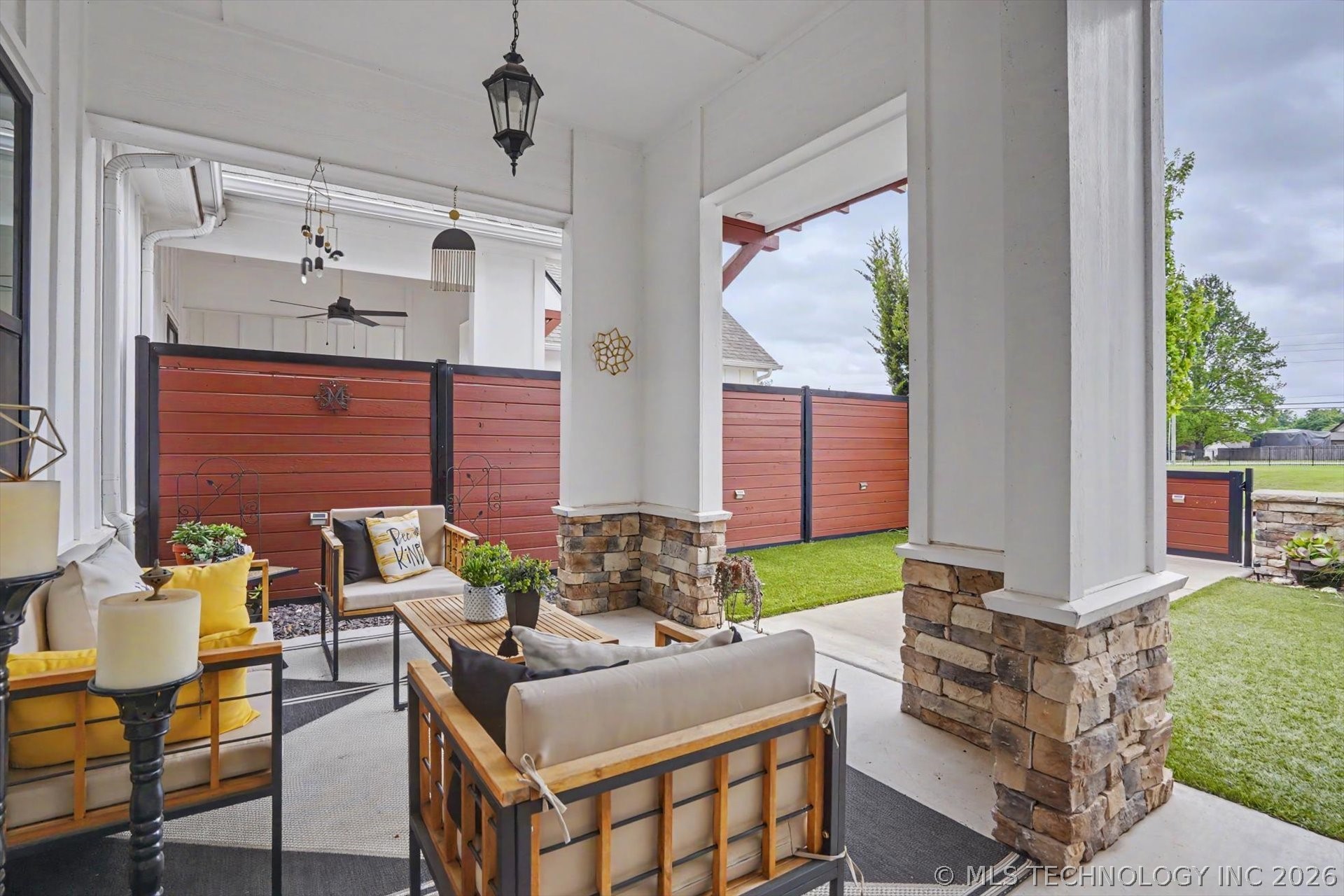 1912 W Imperial Place