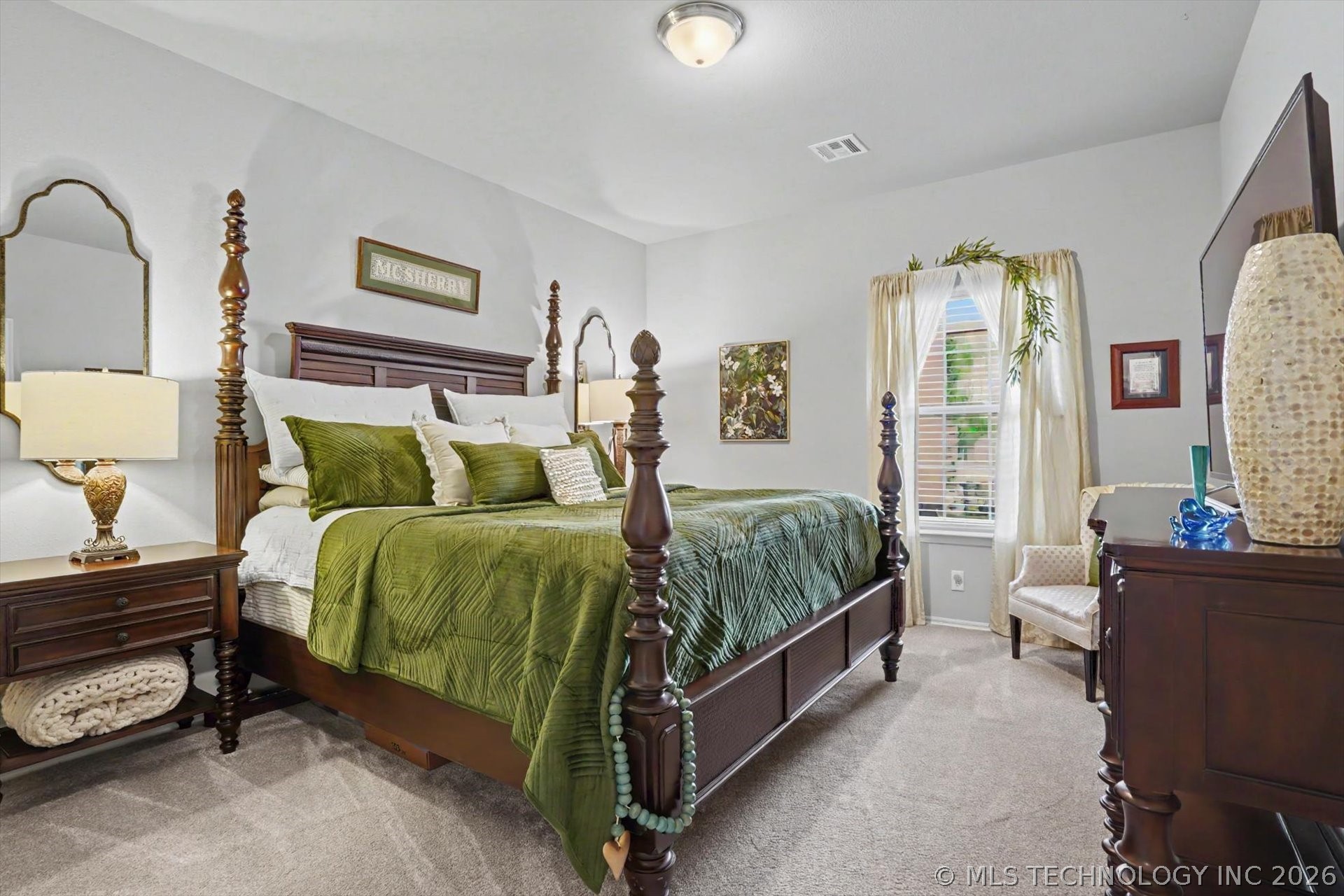 1912 W Imperial Place