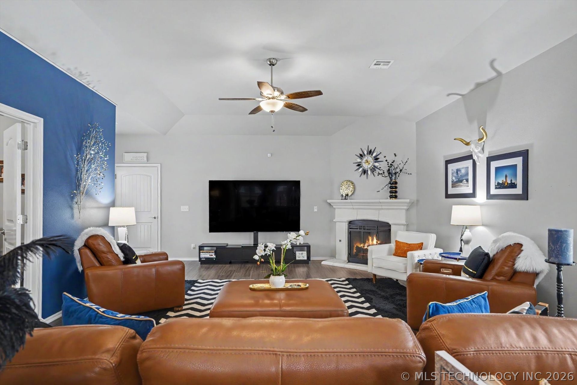 1912 W Imperial Place