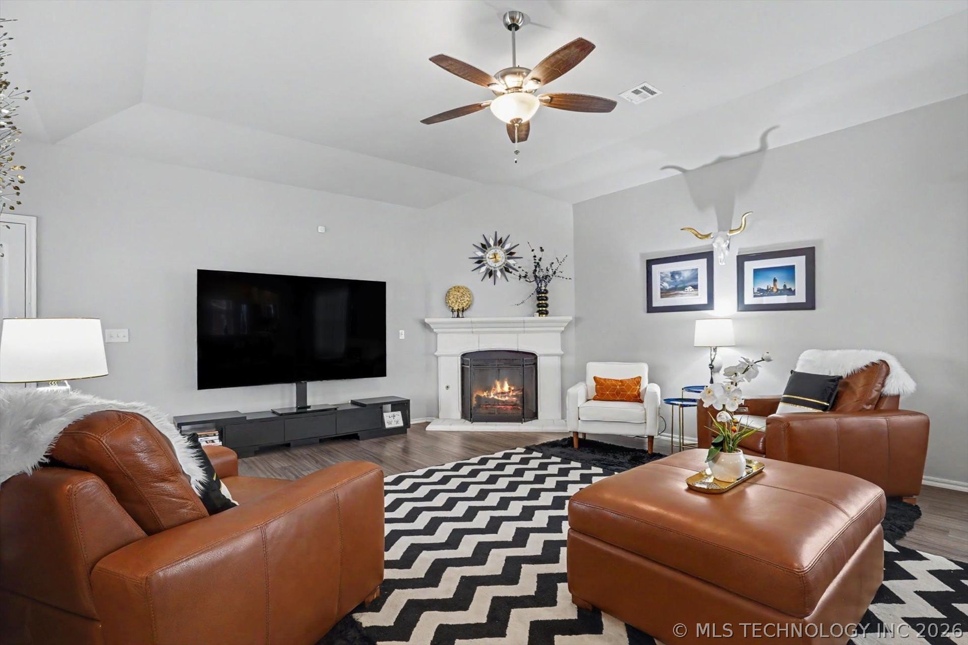 1912 W Imperial Place