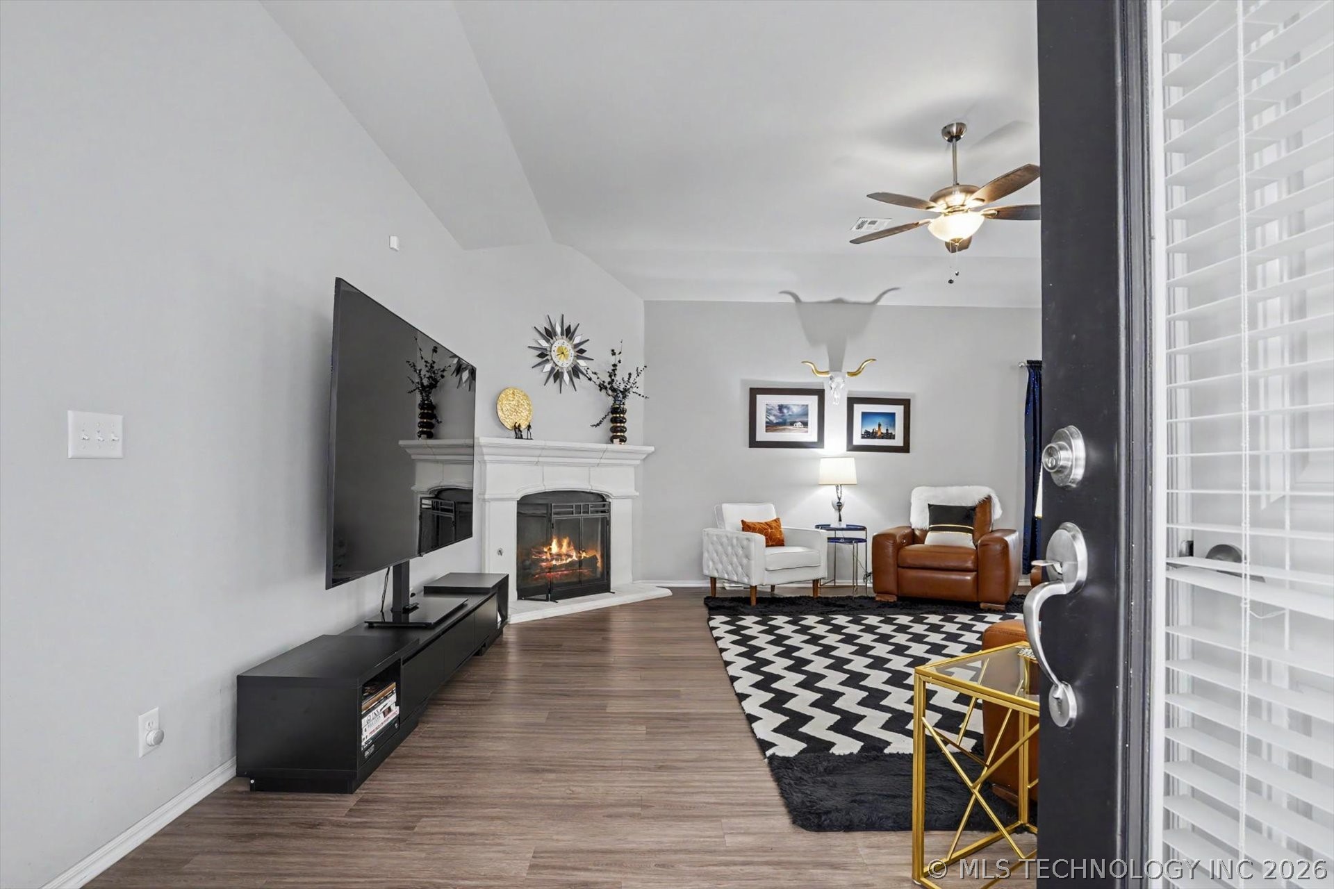 1912 W Imperial Place