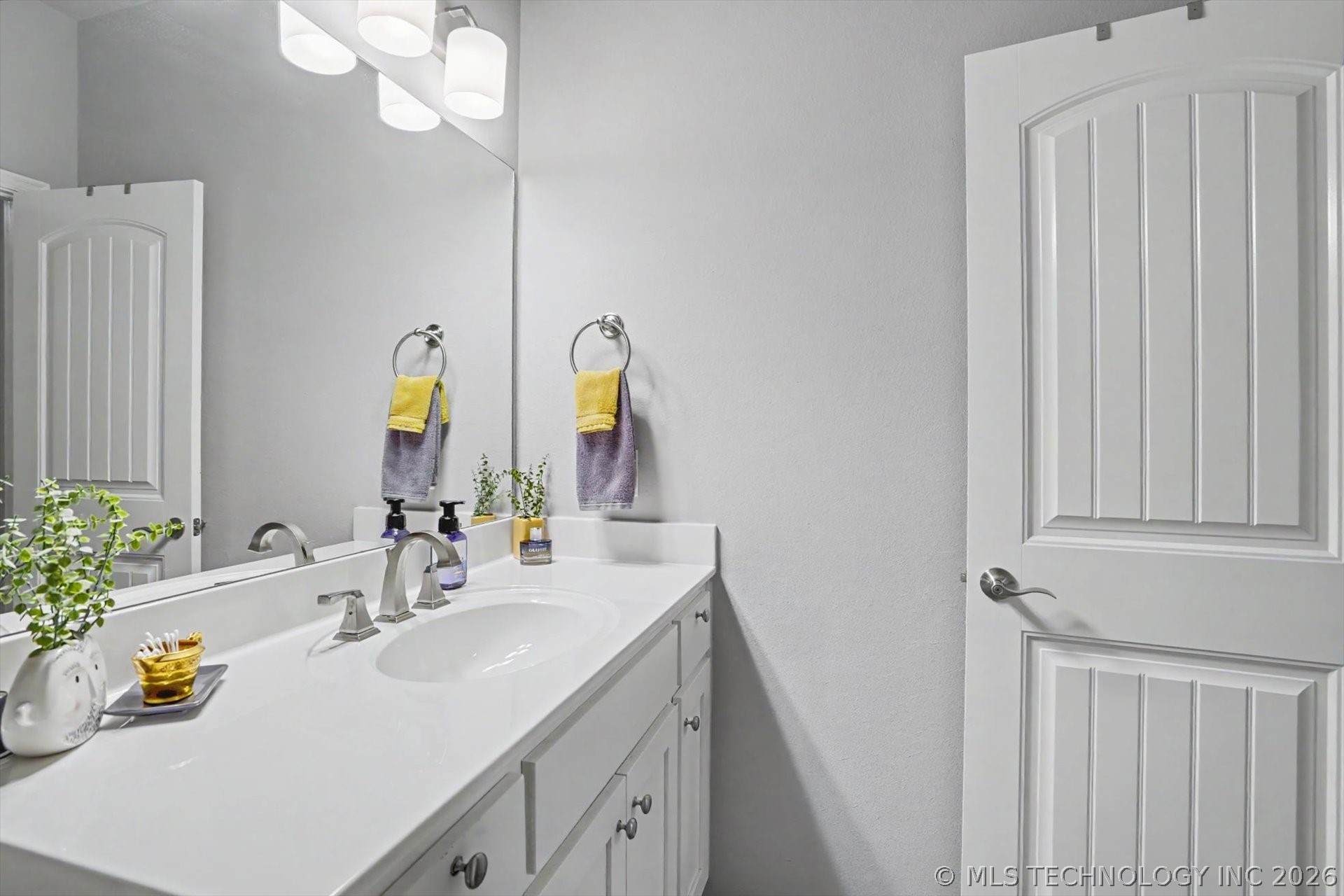 1912 W Imperial Place