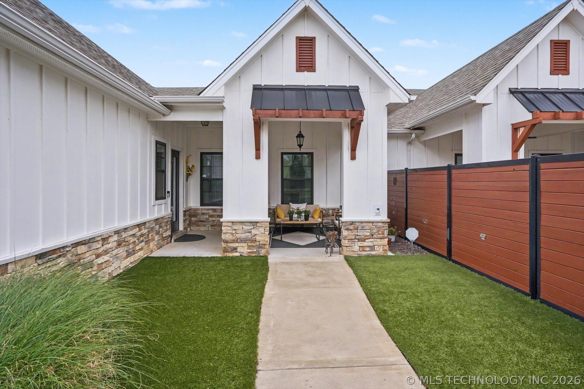 1912 W Imperial Place