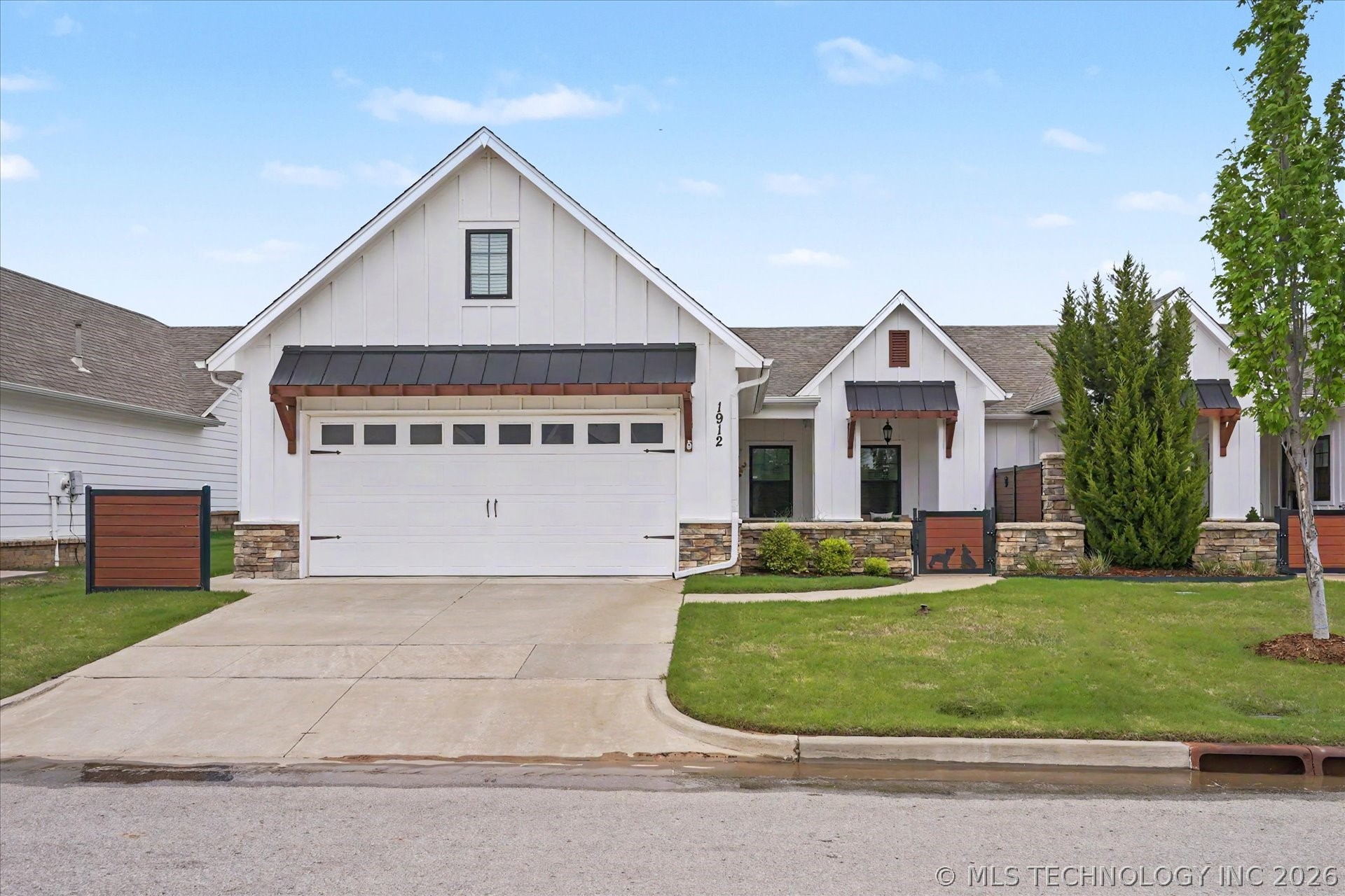 1912 W Imperial Place