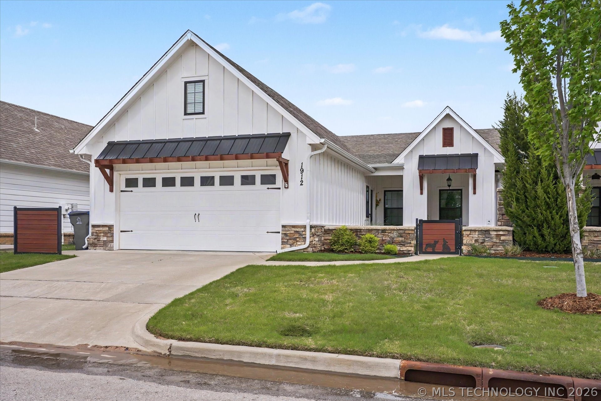 1912 W Imperial Place