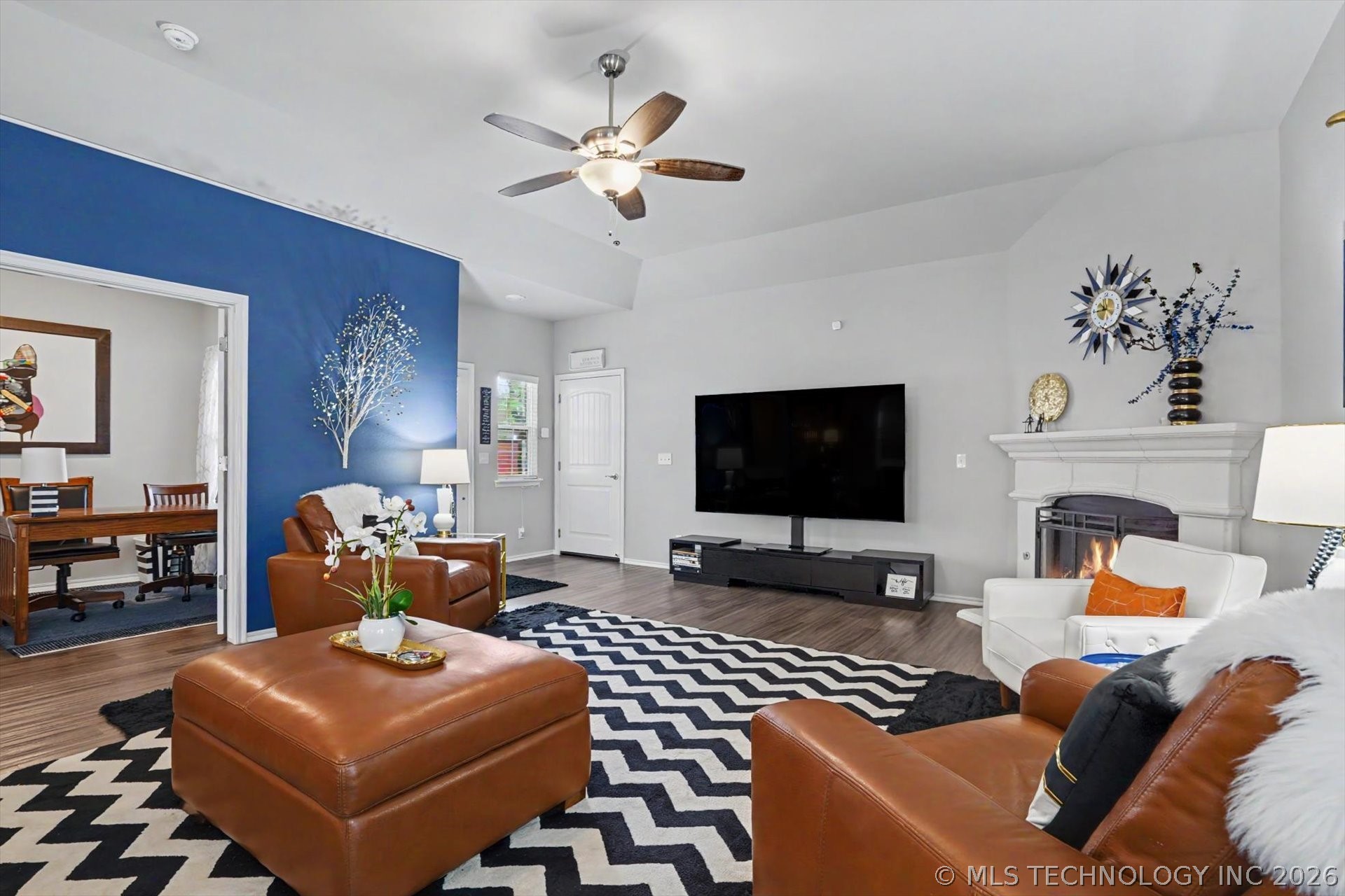 1912 W Imperial Place