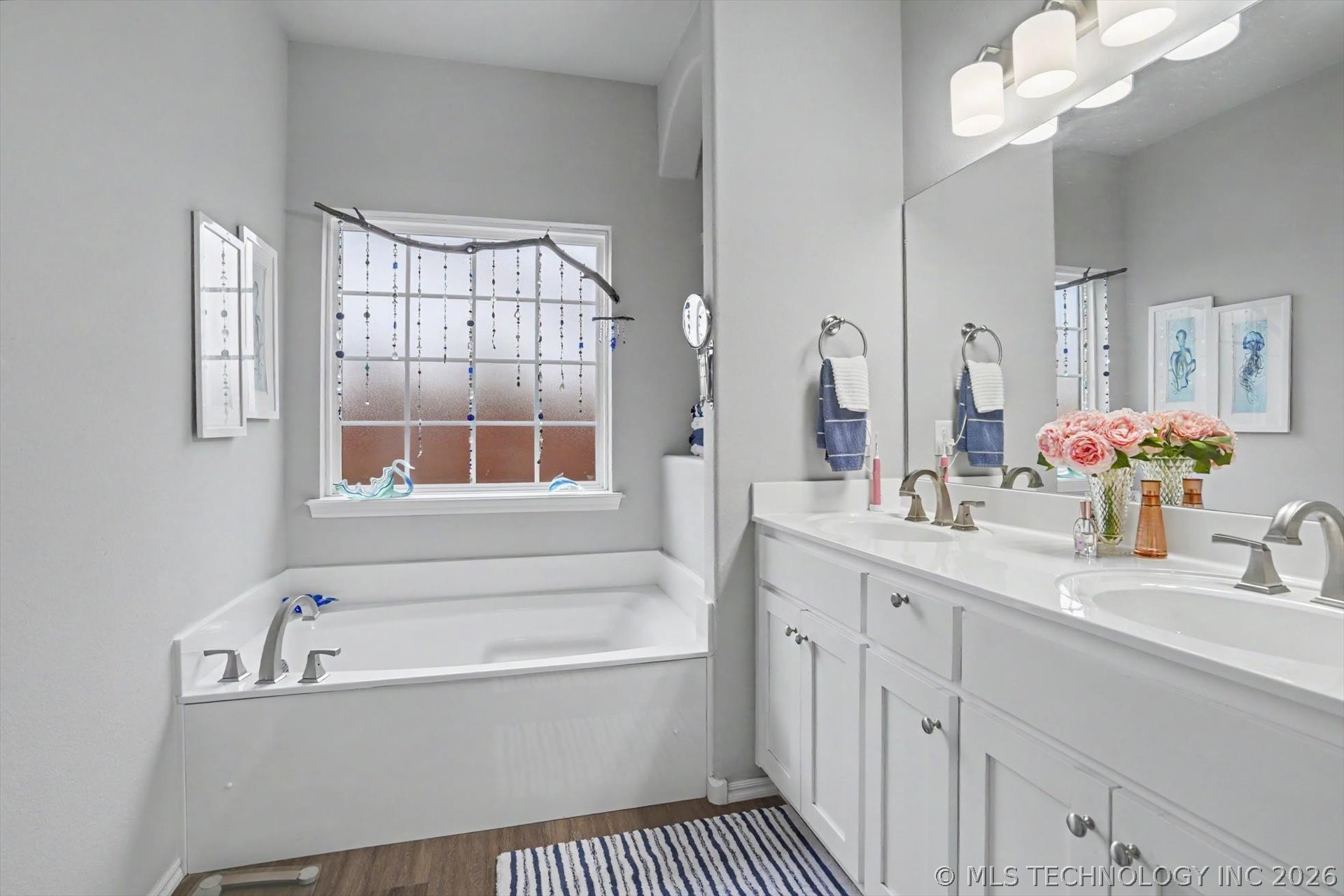 1912 W Imperial Place