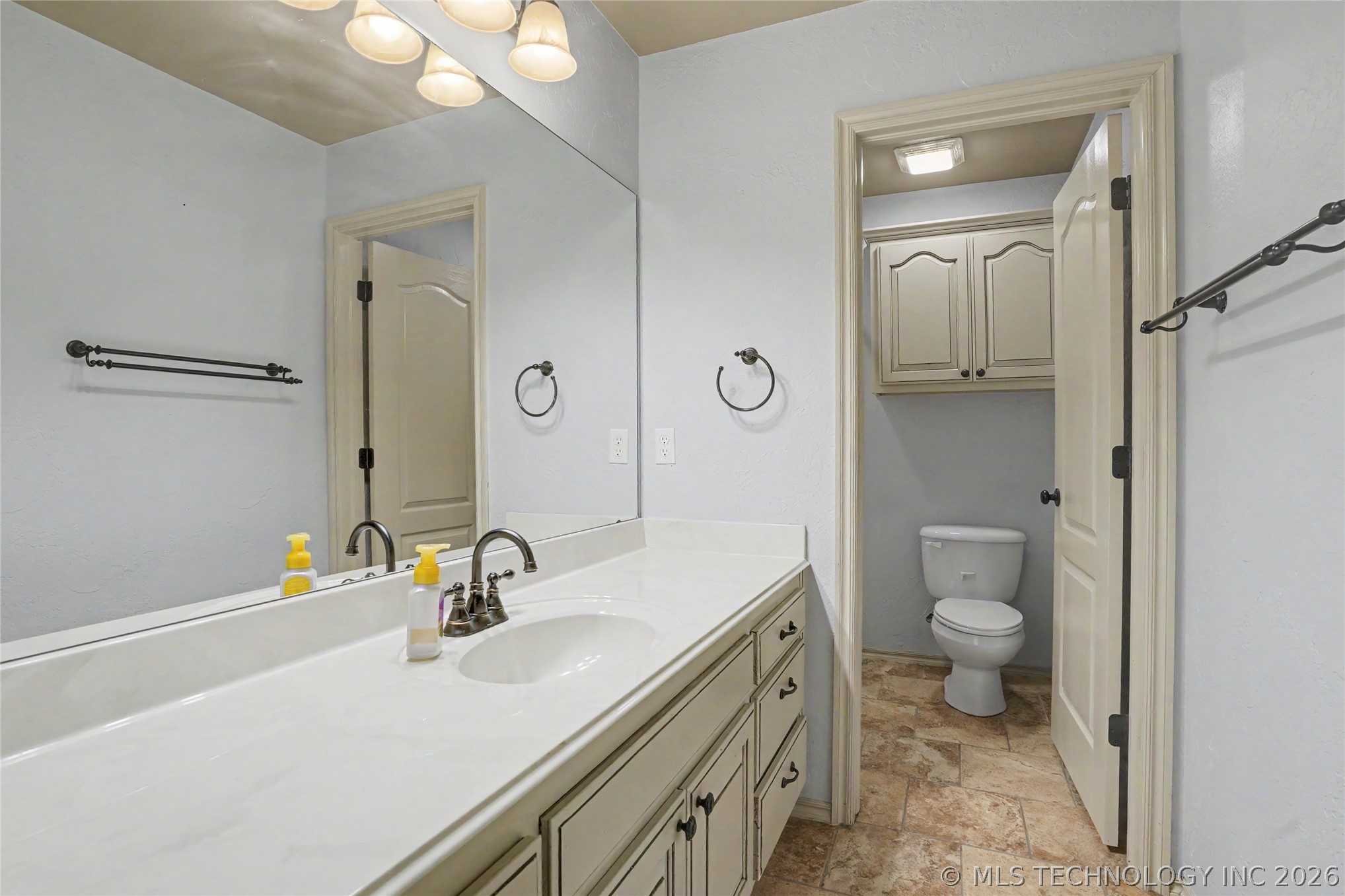 1004 W Elmira Street