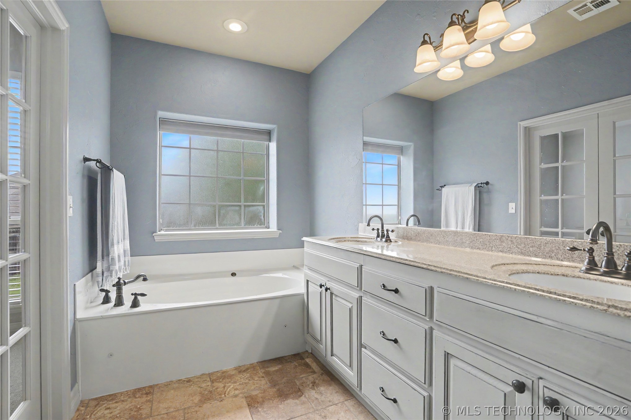 1004 W Elmira Street