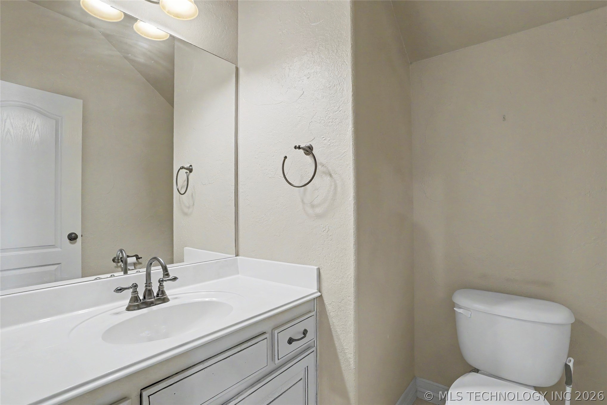 1004 W Elmira Street