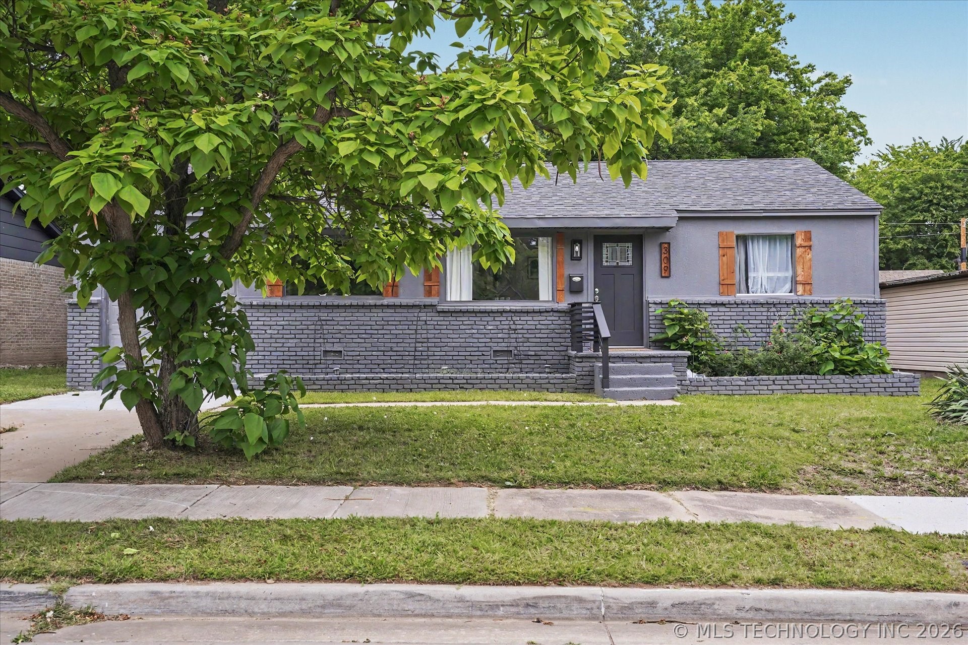 309 E Xyler Street