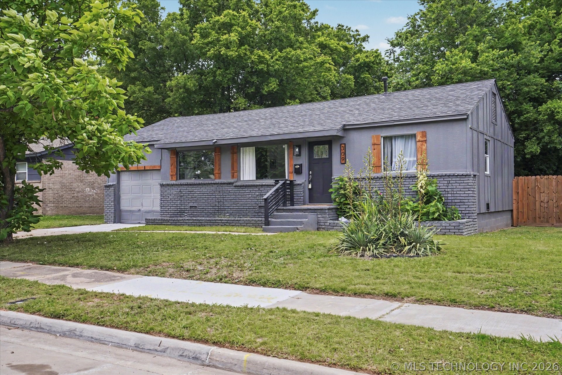 309 E Xyler Street