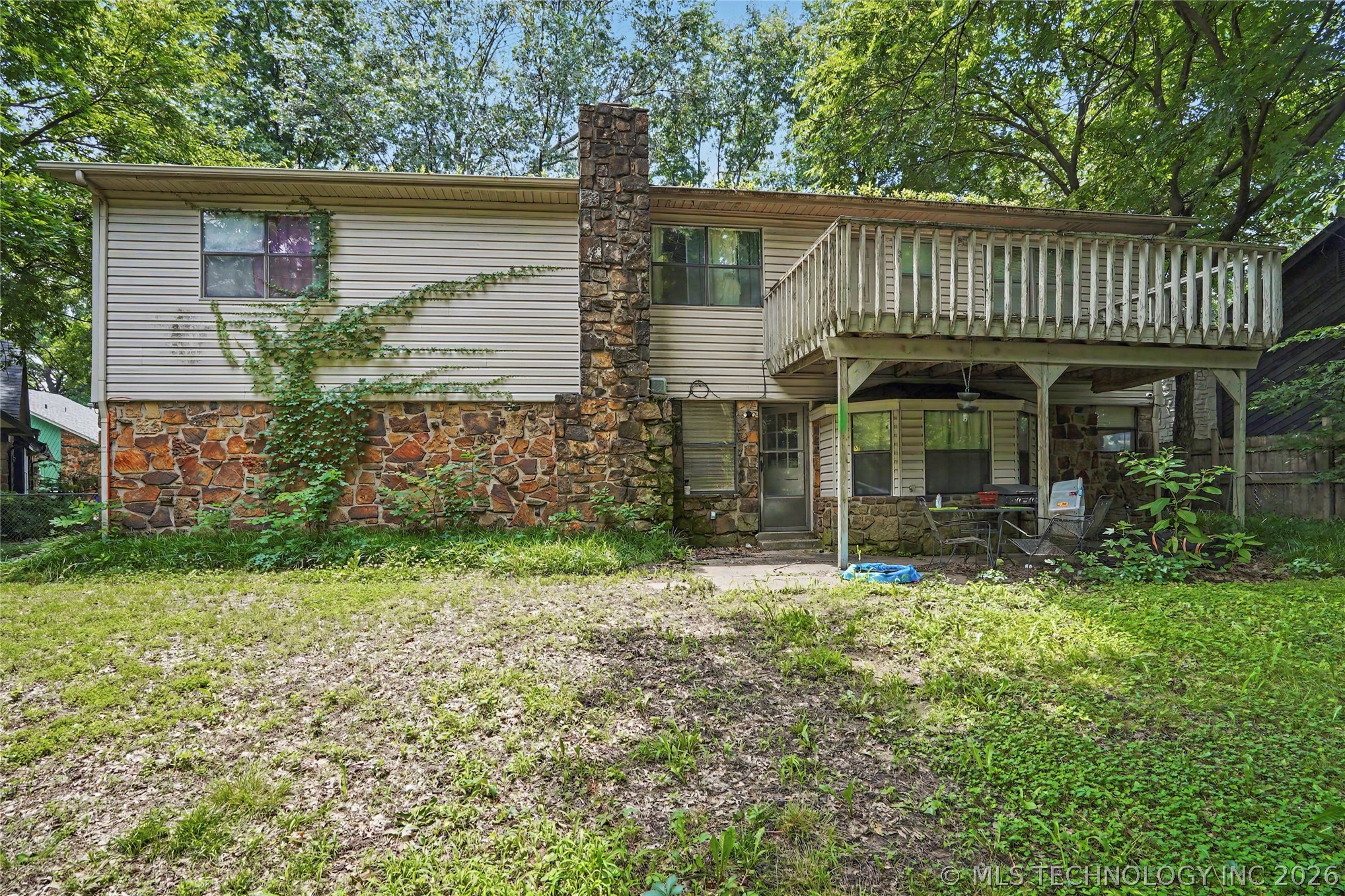 2300 W Delmar Street