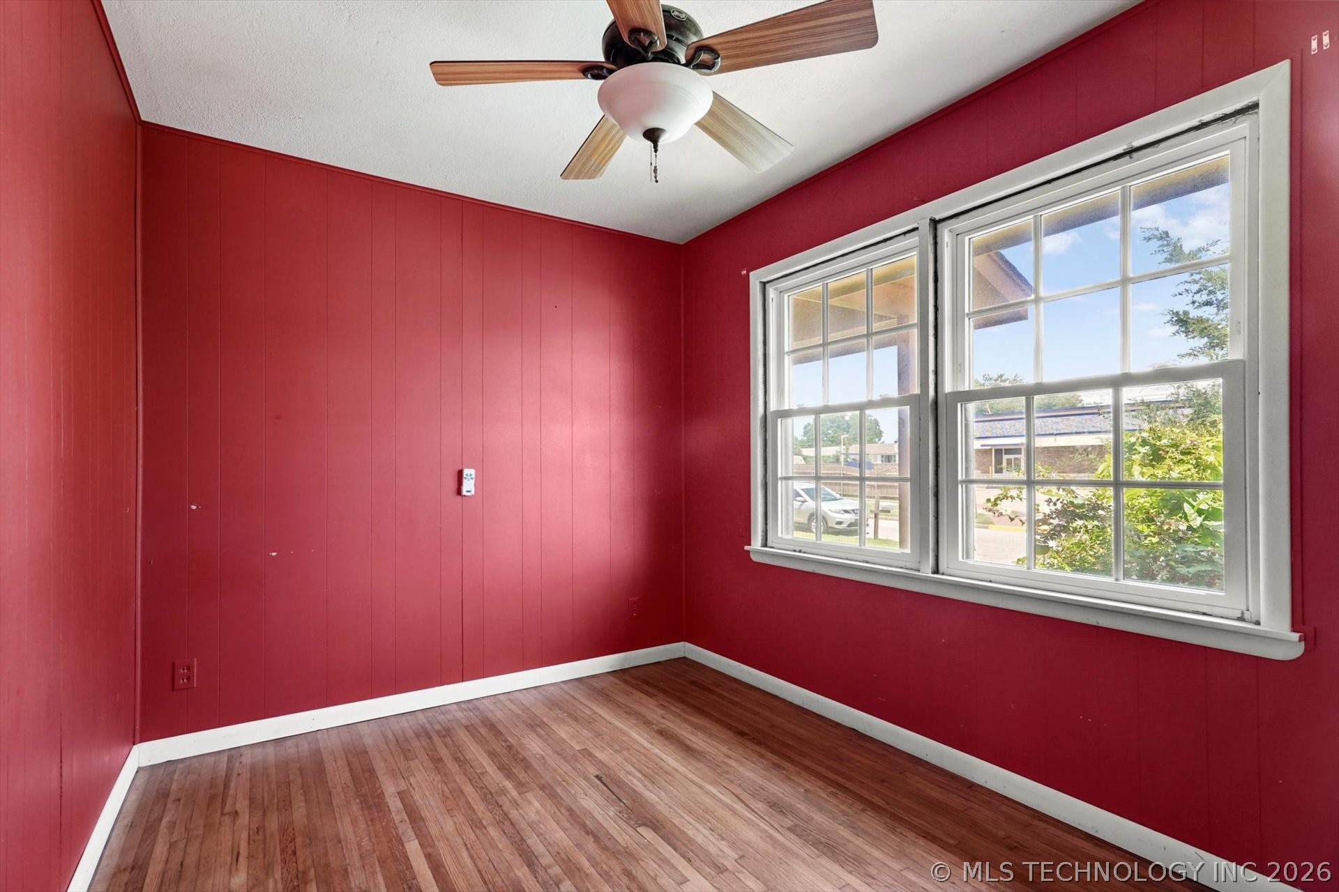 705 W Hartford Place