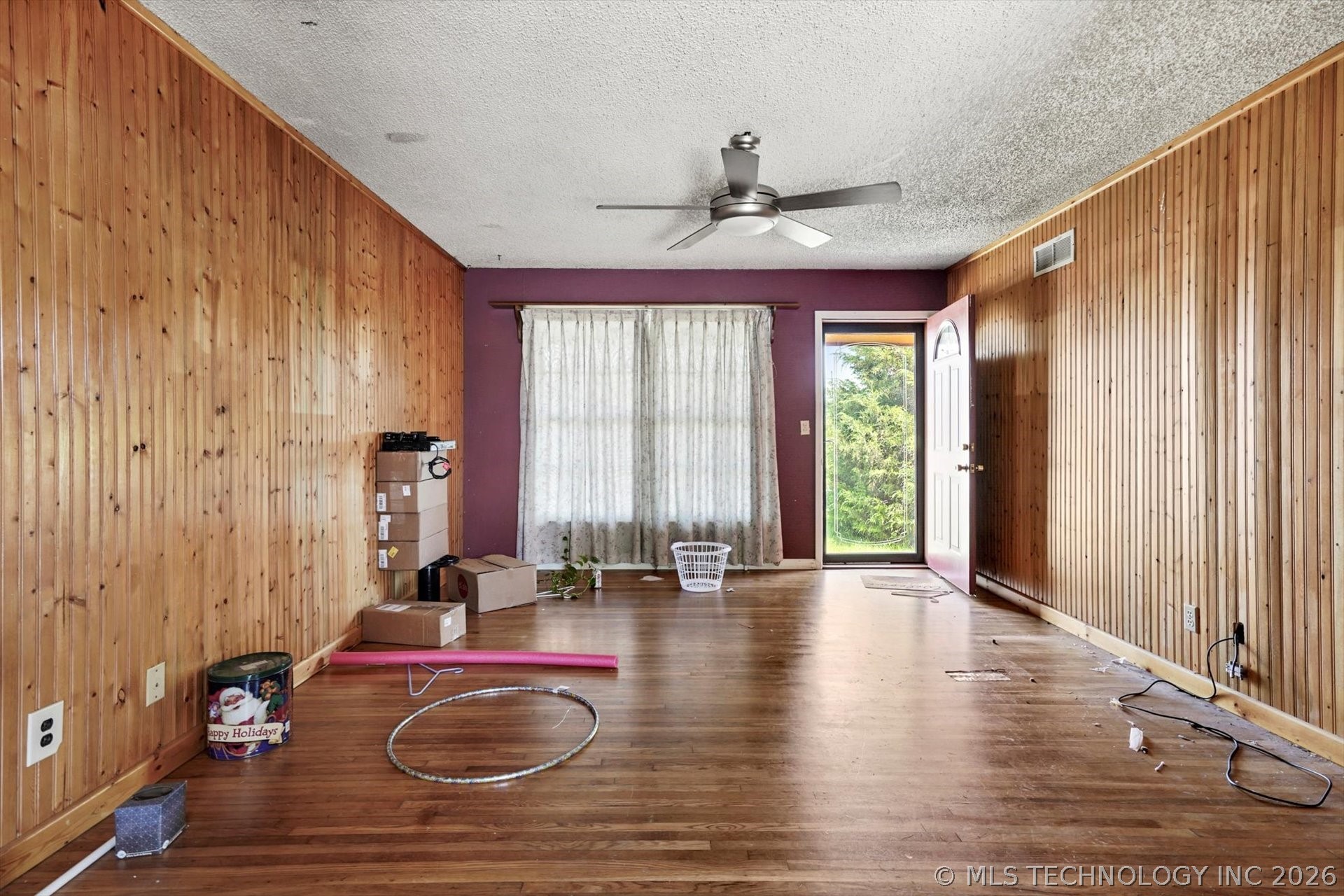 705 W Hartford Place