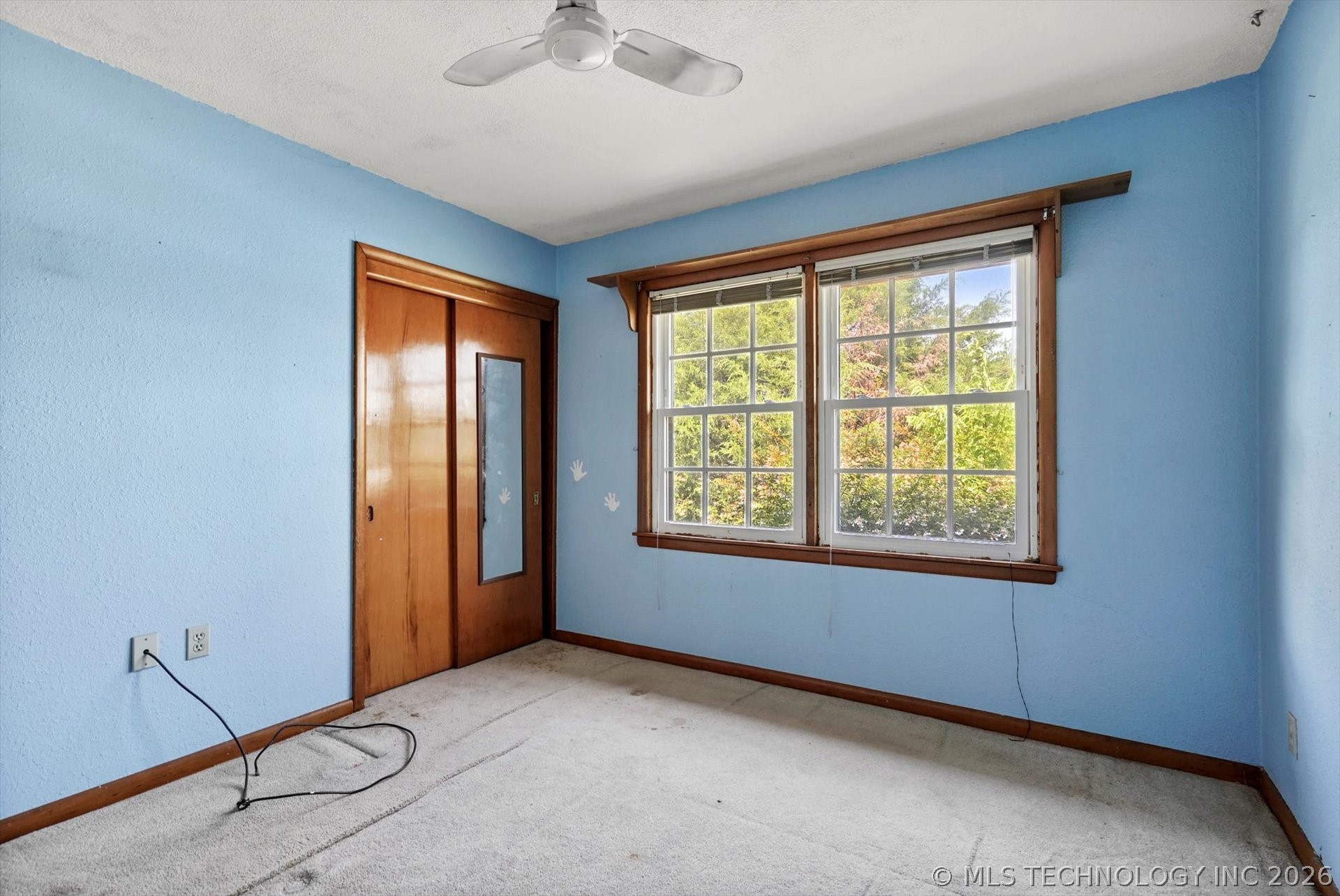 705 W Hartford Place