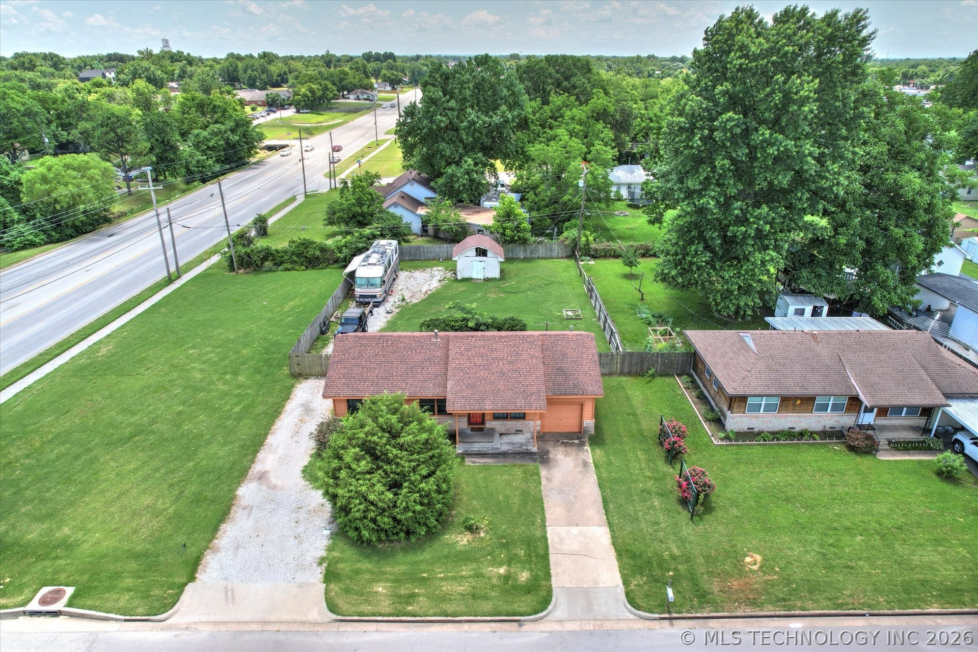 705 W Hartford Place