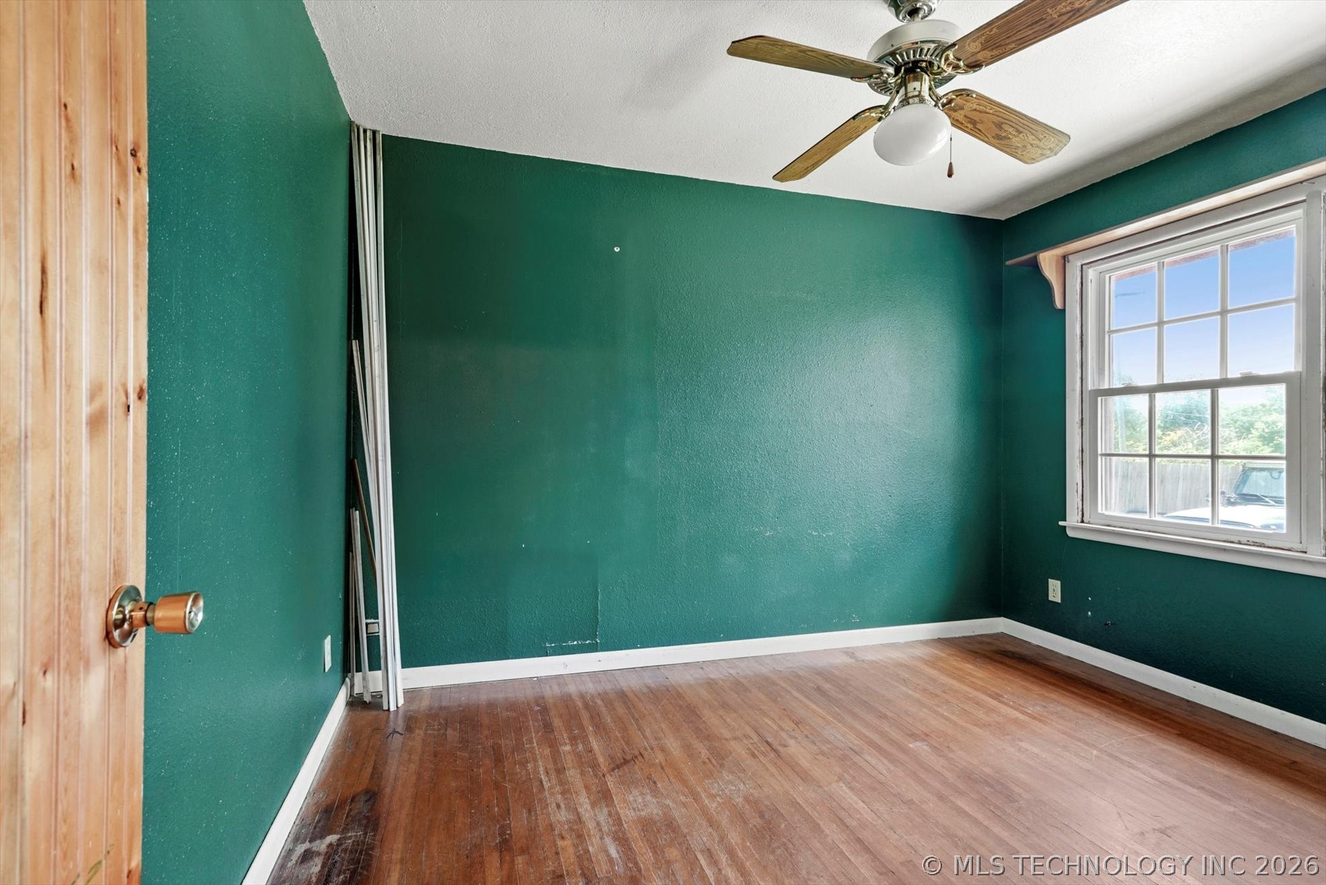 705 W Hartford Place