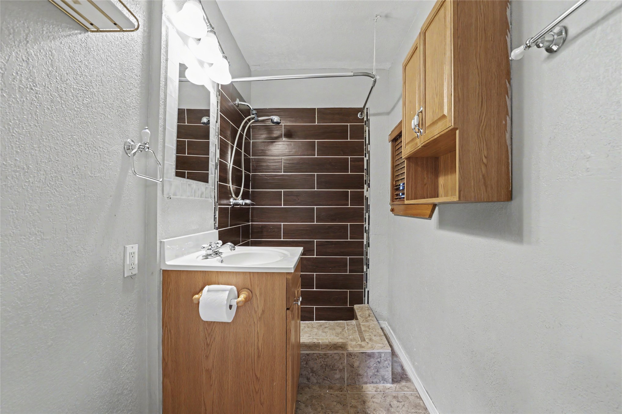 3408 E 4th Place