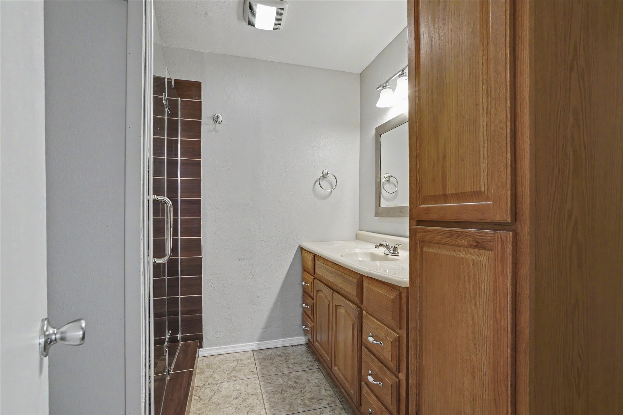 3408 E 4th Place