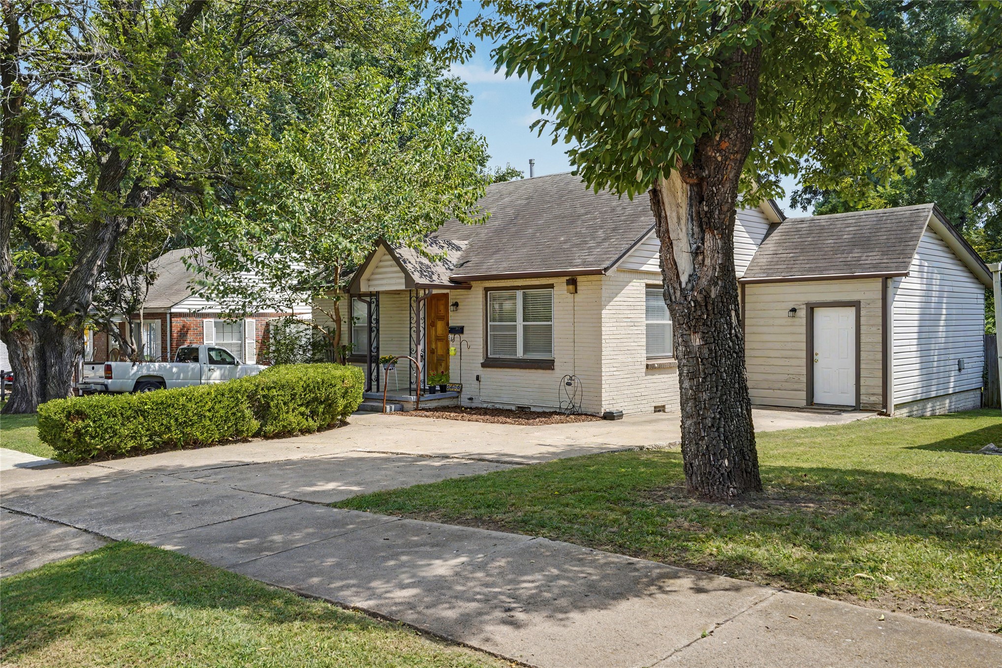 3408 E 4th Place