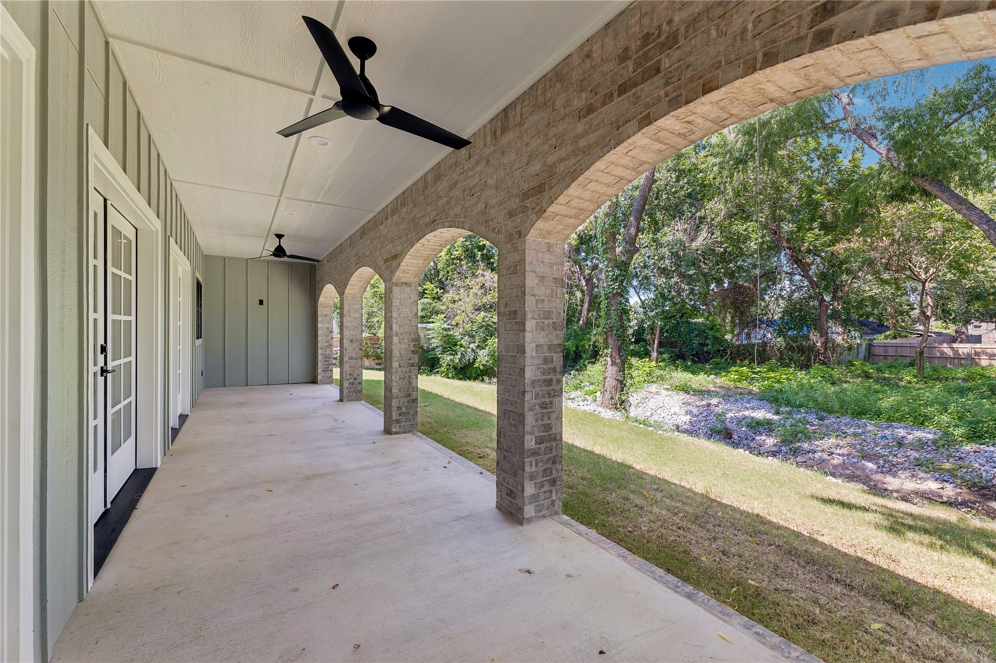 810 N Cedar Avenue