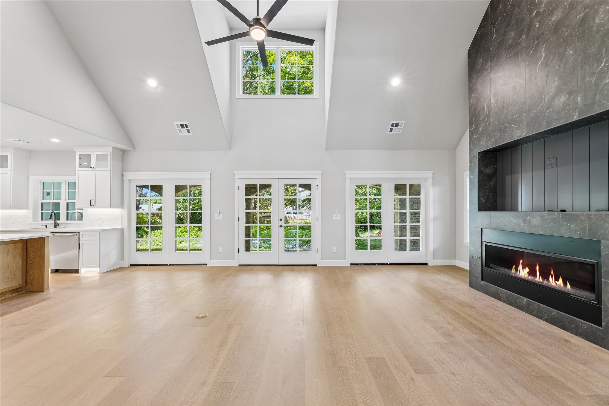 810 N Cedar Avenue