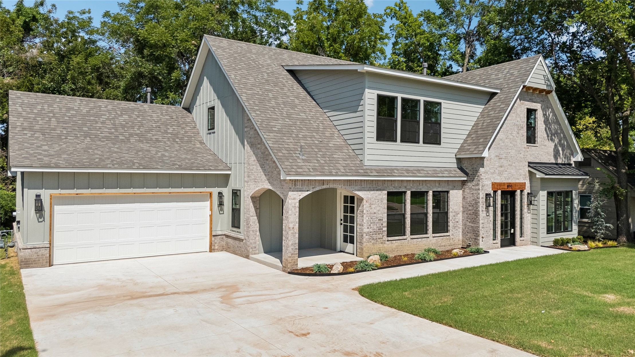 810 N Cedar Avenue