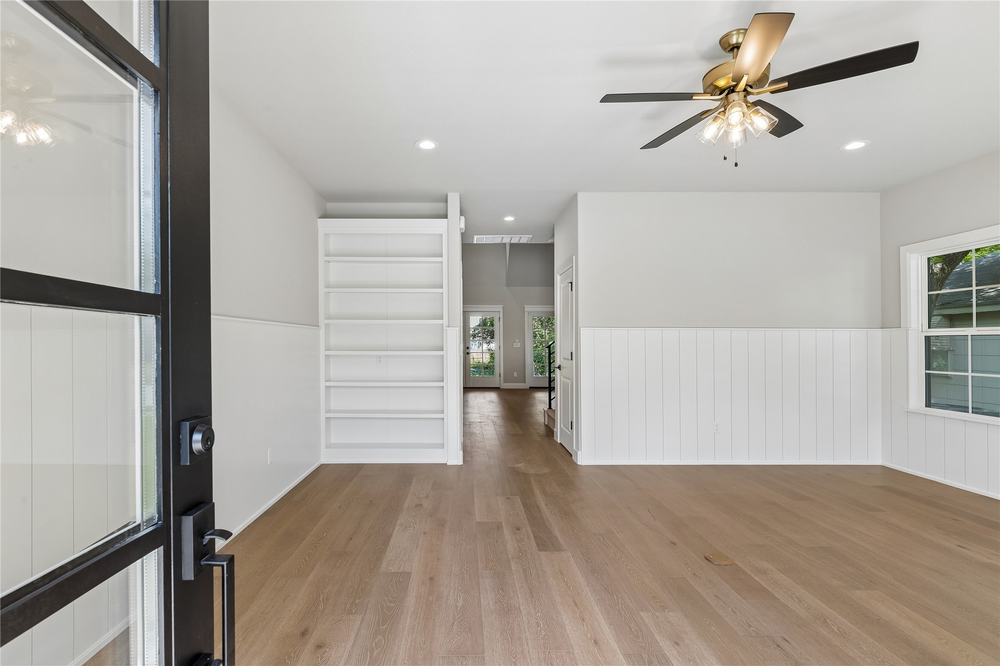810 N Cedar Avenue